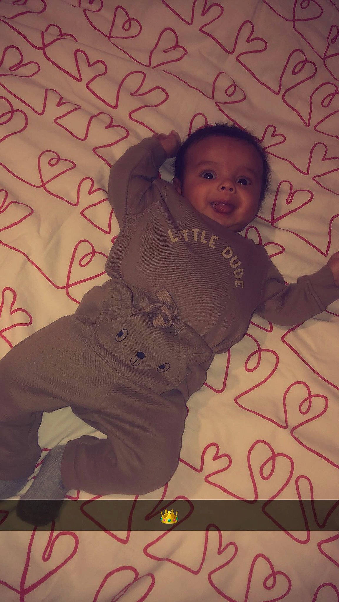 Kassim a rejoint le concours — aidez-le/la à gagner de superbes lots ! baby, baby_toddler_clothing, brown, cheek, child, comfort, cool, face, facial_expression, flooring, font, fun, happy, head, mouth, pattern, person, pink, sleeve, textile