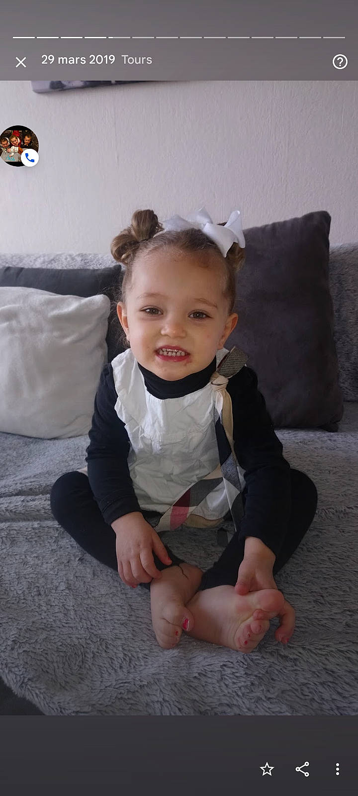 Shemsy a rejoint le concours — aidez-le/la à gagner de superbes lots ! baby, baby_toddler_clothing, barefoot, cheek, child, comfort, flash_photography, flooring, foot, fun, happy, iris, joy, linens, neck, person, room, sitting, skin, sleeve