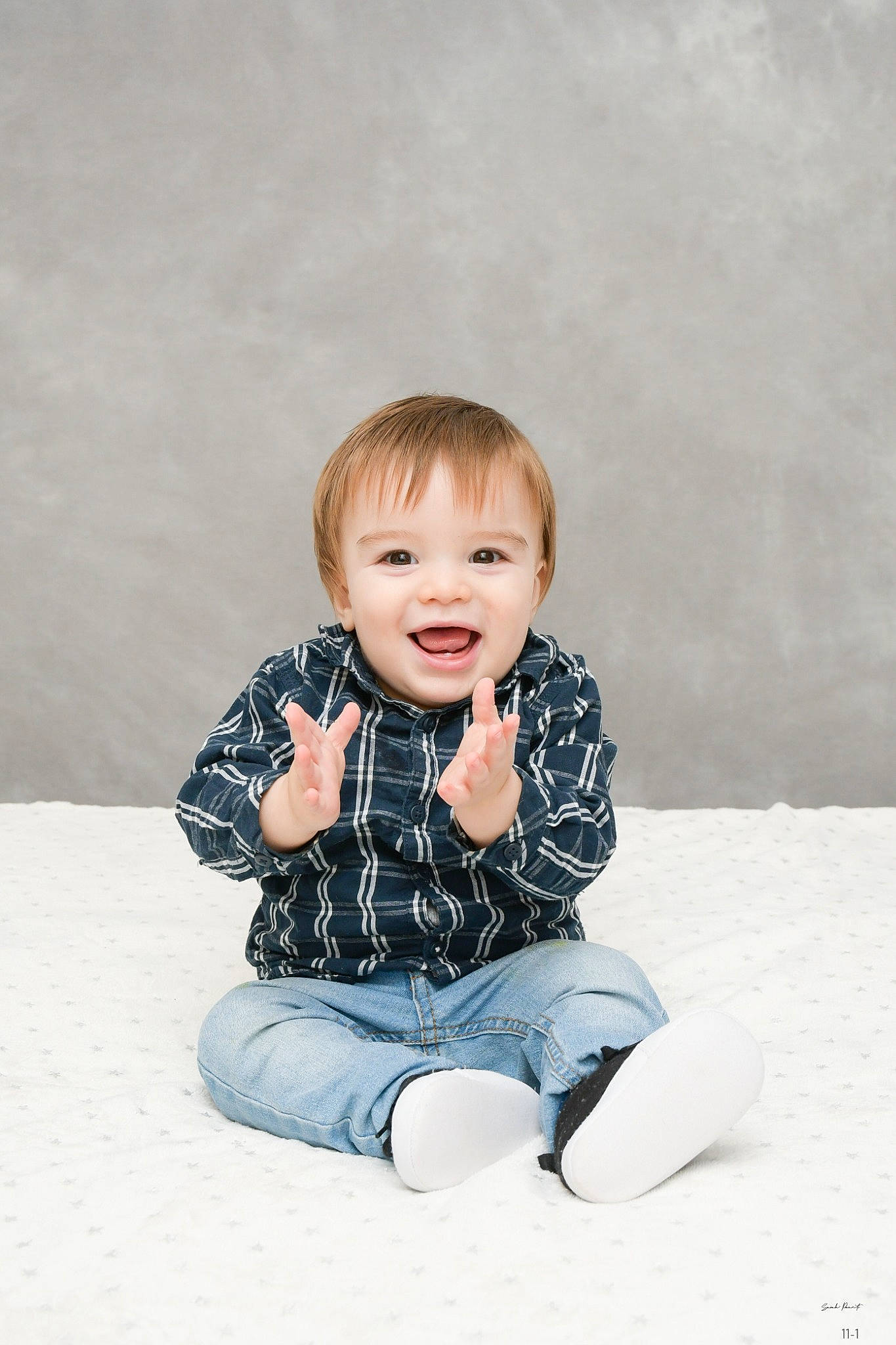 Lewis a rejoint le concours — aidez-le/la à gagner de superbes lots ! baby, baby_toddler_clothing, blond, collar, electric_blue, eye, face, flash_photography, fun, hair, happy, head, iris, joy, pattern, person, sitting, skin, sleeve, smile