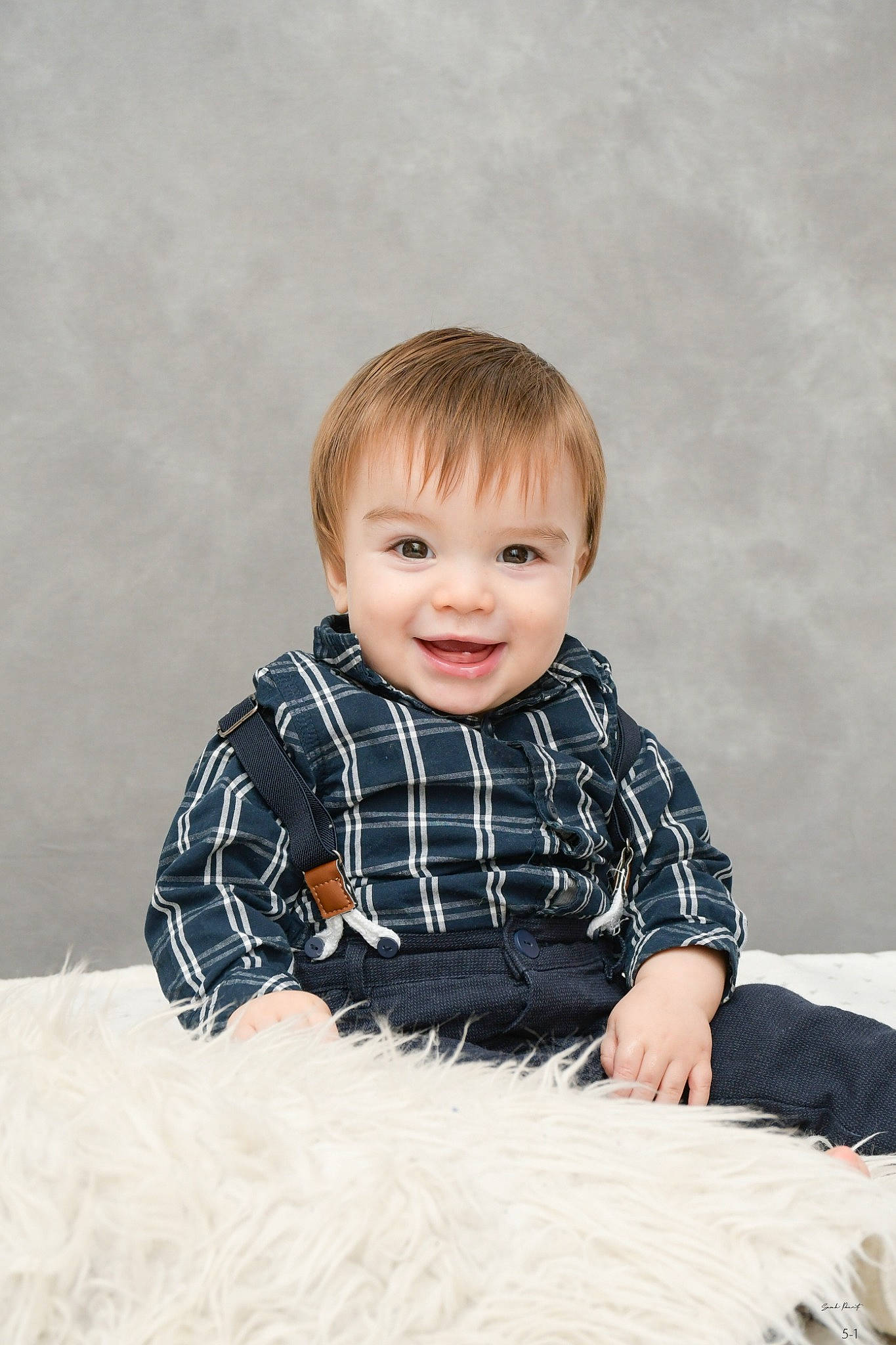 Lewis participe au concours pour gagner de l'argent avec cette photo : baby_toddler_clothing, child, collar, dress, dress_shirt, eye, face, flash_photography, hair, happy, head, human_body, jeans, joy, pattern, person, skin, sleeve, smile, t_shirt