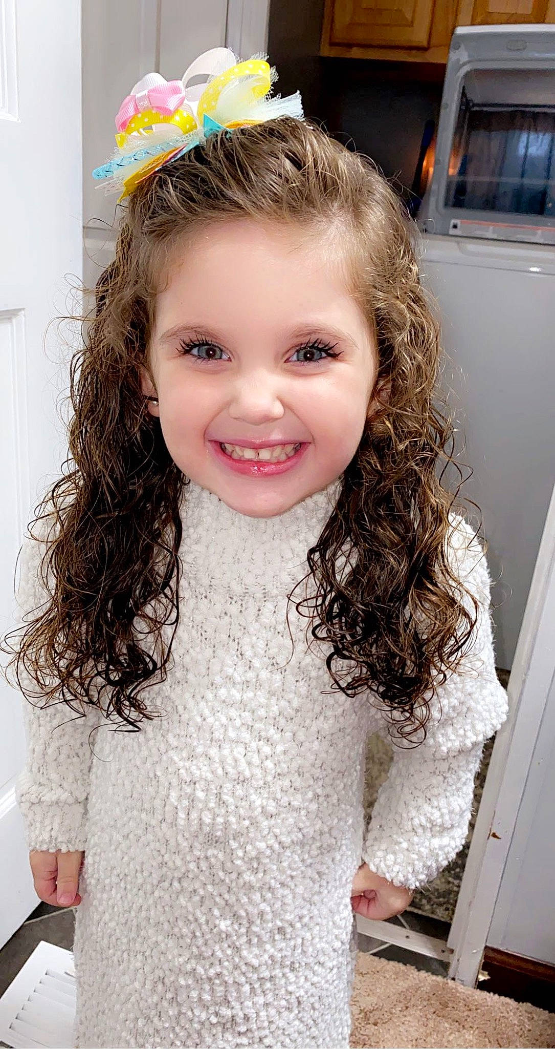 Cassandra is registered to the contest to win money with this photo: blond, event, eyebrow, eyelash, fashion_design, hair, hairstyle, happy, headpiece, iris, jewellery, joy, long_hair, makeover, neck, party_hat, person, ringlet, shoulder, skin