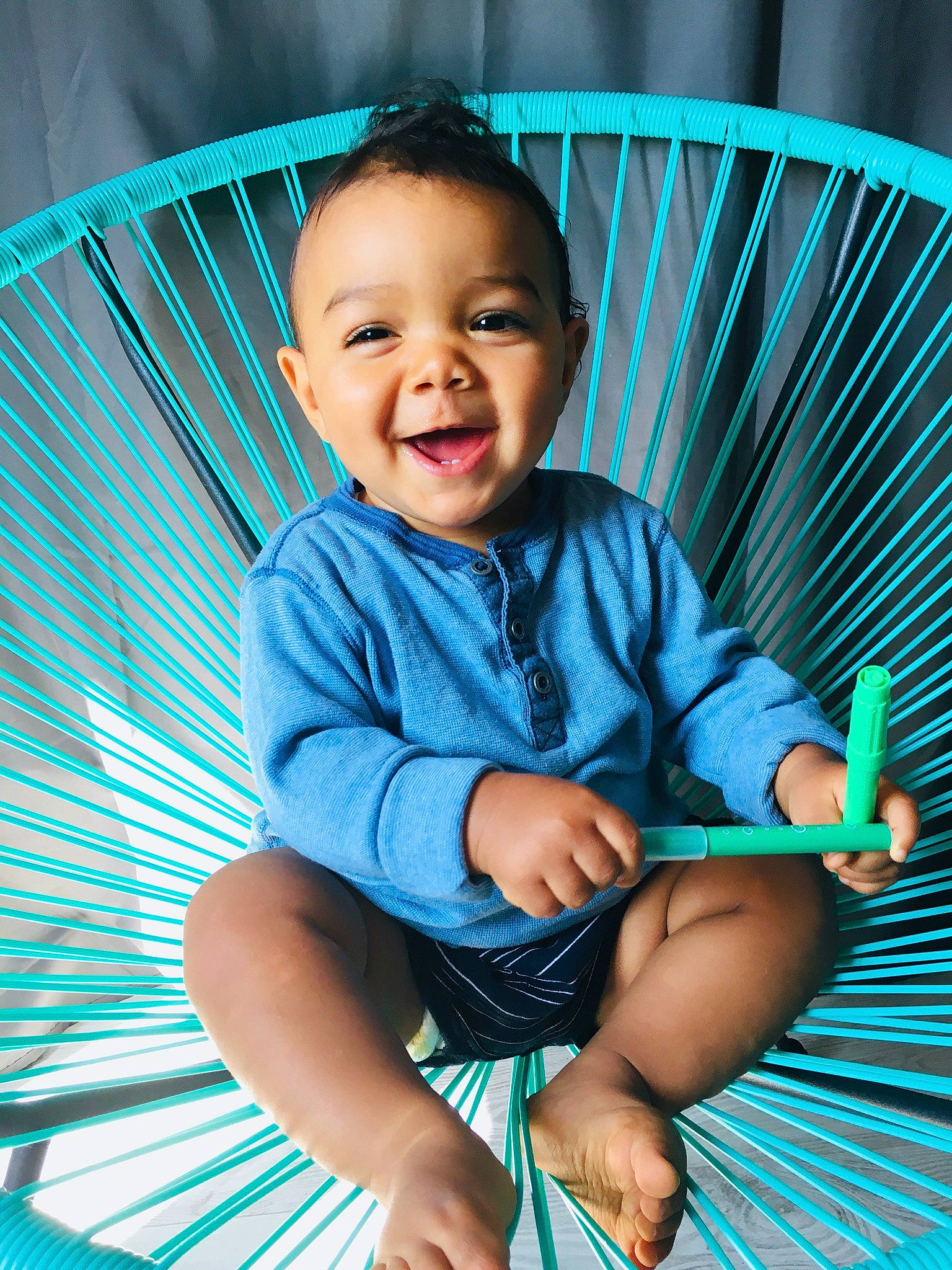 Néo a rejoint le concours — aidez-le/la à gagner de superbes lots ! azure, baby_toddler_clothing, black, blue, cool, eye, facial_expression, hairstyle, happy, human_body, iris, leg, organ, person, photograph, product, shorts, skin, sleeve, smile