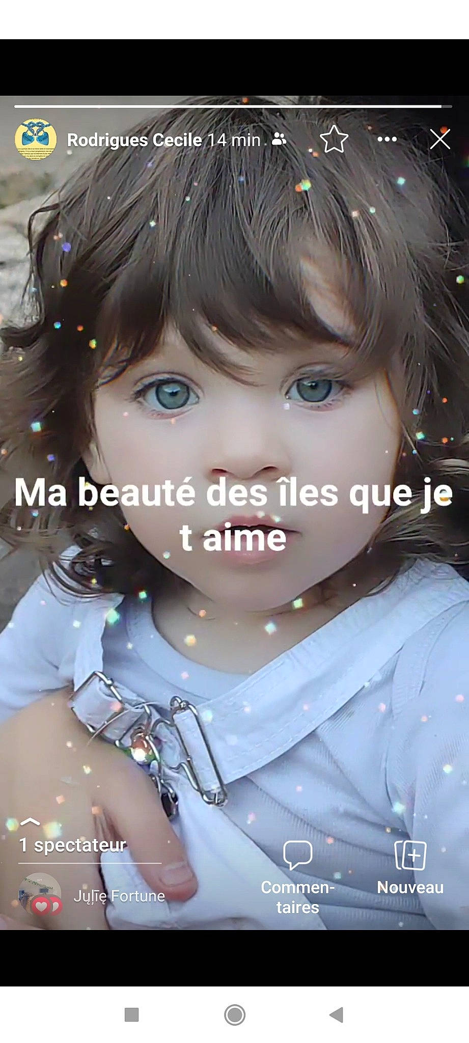 Cassy a rejoint le concours — aidez-le/la à gagner de superbes lots ! bangs, black_hair, blond, cheek, child, chin, cool, electric_blue, eyebrow, eyelash, flash_photography, hair, happy, iris, lip, mouth, person, skin, sleeve, smile