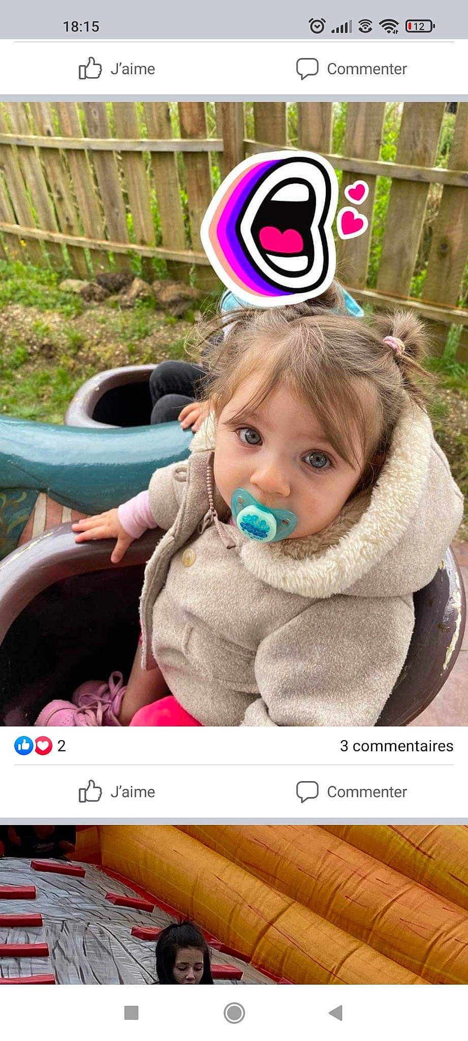 Cassy a rejoint le concours — aidez-le/la à gagner de superbes lots ! baby, child, fence, fun, fur, grass, happy, leisure, mammal, person, photo_caption, pink, plant, play, recreation, skin, stuffed_toy, toddler, toy, tree