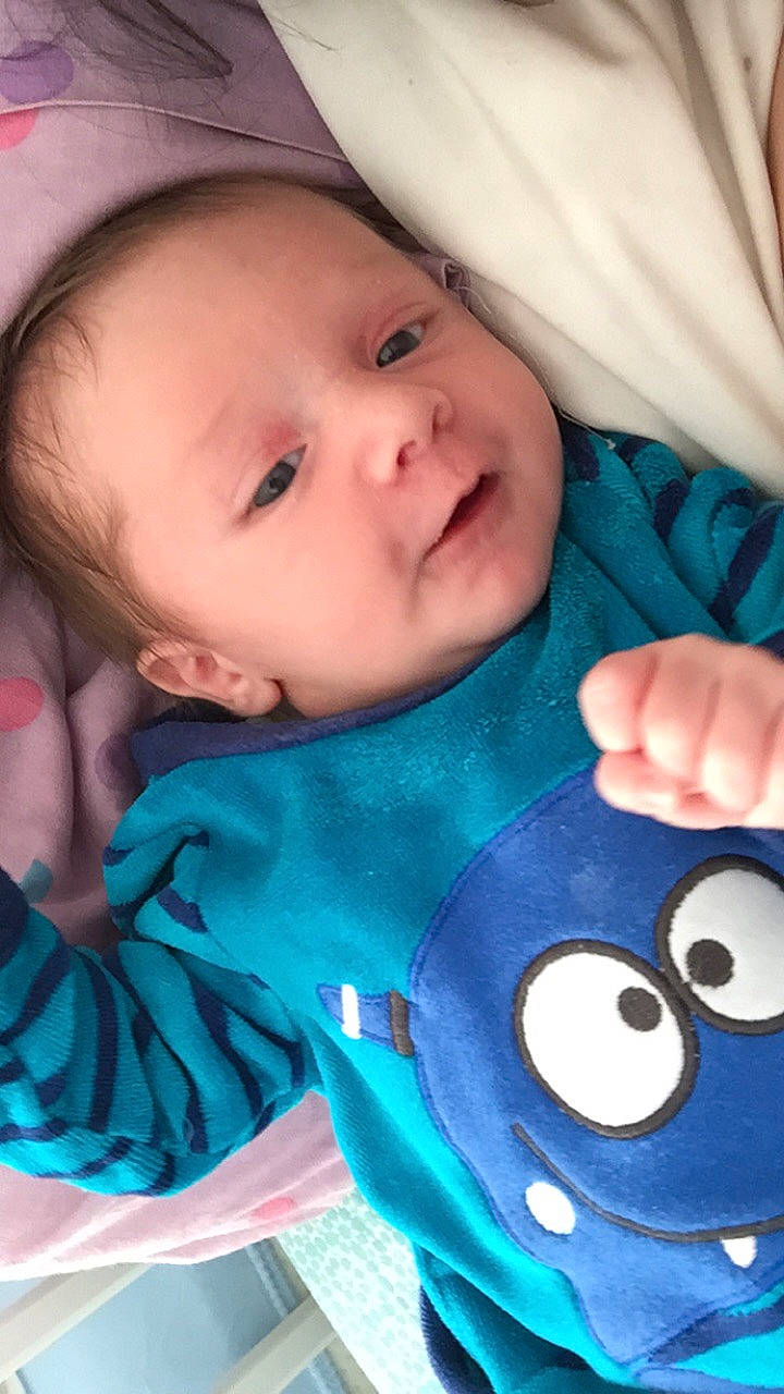 Djulian participe au concours pour gagner de l'argent avec cette photo : baby, bedtime, blue, cheek, child, cool, ear, eye, head, iris, lip, mouth, nose, person, skin, smile, toddler, turquoise