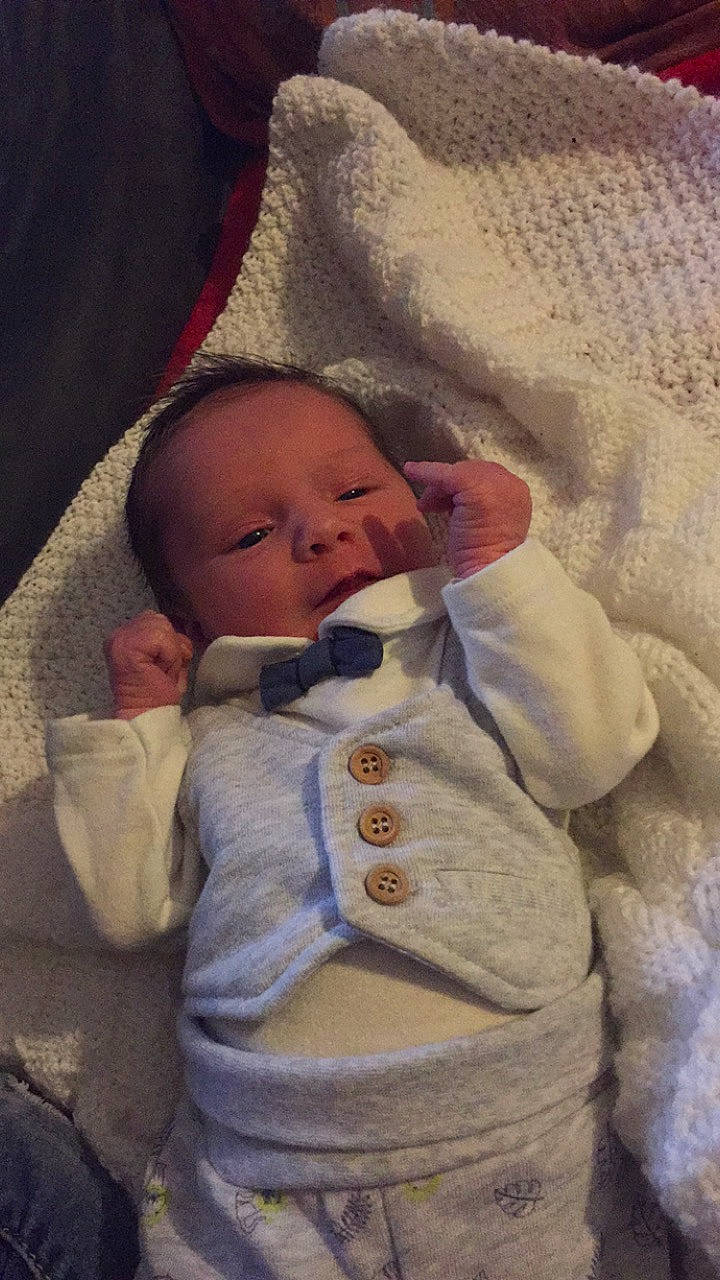 Djulian a rejoint le concours — aidez-le/la à gagner de superbes lots ! baby, baby_products, cheek, child, person, product, toddler