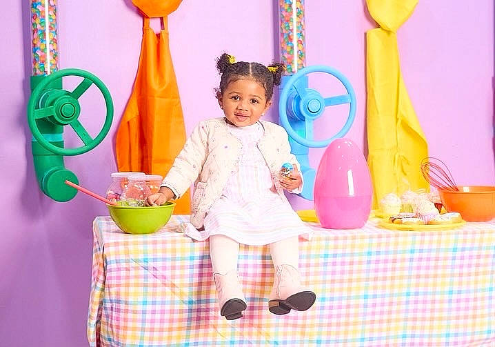 Aura is registered to the contest to win money with this photo: birthday_party, child, decoration, event, fun, happy, joy, magenta, party_supply, pattern, person, pink, plaid, purple, room, sharing, tableware, tartan, textile, toddler