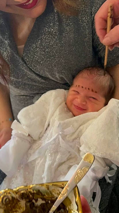 Fatine a rejoint le concours — aidez-le/la à gagner de superbes lots ! baby, baby_products, baby_toddler_clothing, cheek, child, comfort, event, happy, head, nail, person, sitting, skin, thumb, toddler