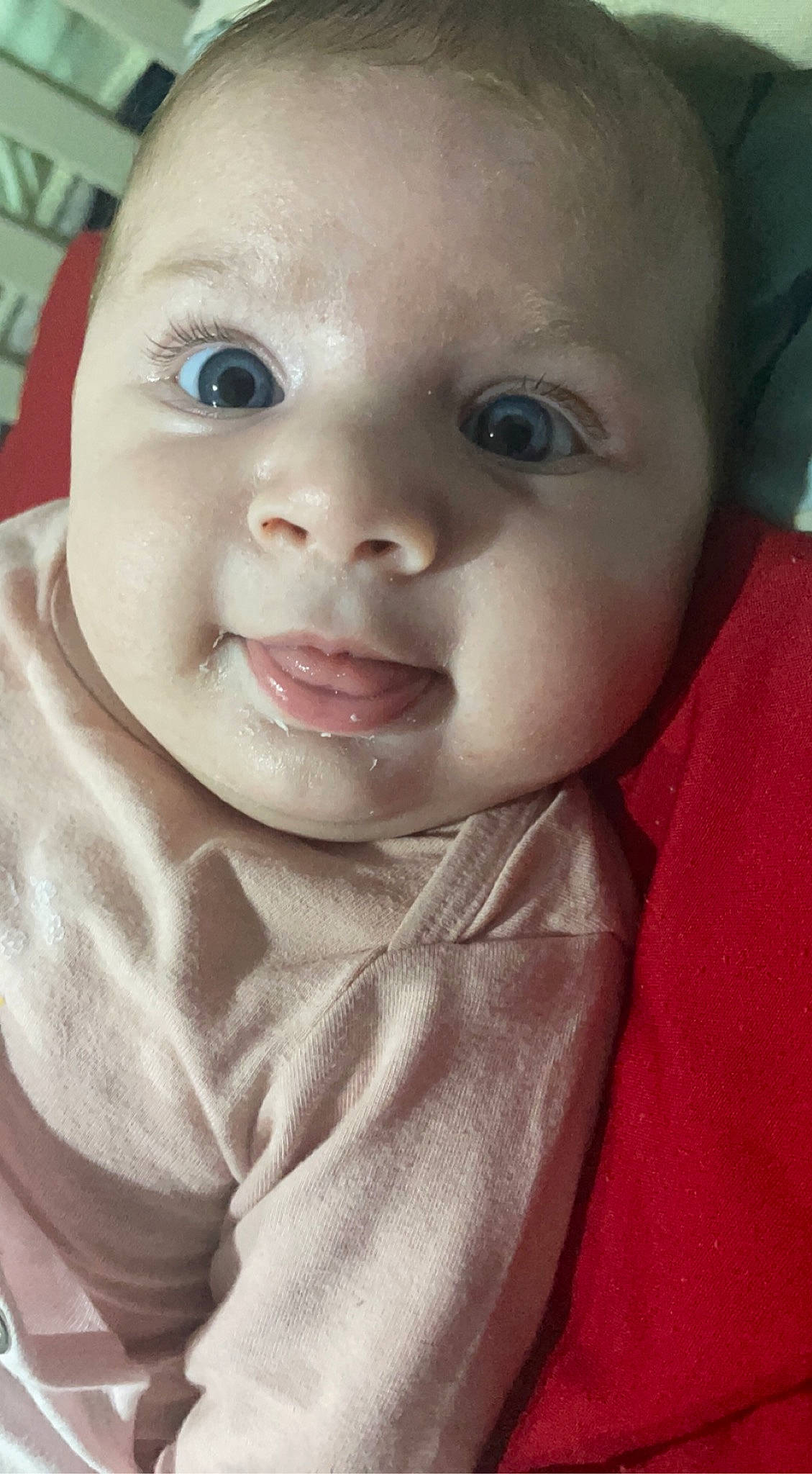 Fatine a rejoint le concours — aidez-le/la à gagner de superbes lots ! baby, baby_toddler_clothing, cheek, child, clothing, ear, eyebrow, eyelash, happy, human_body, iris, jaw, lip, mouth, nose, outerwear, person, skin, sleeve, smile