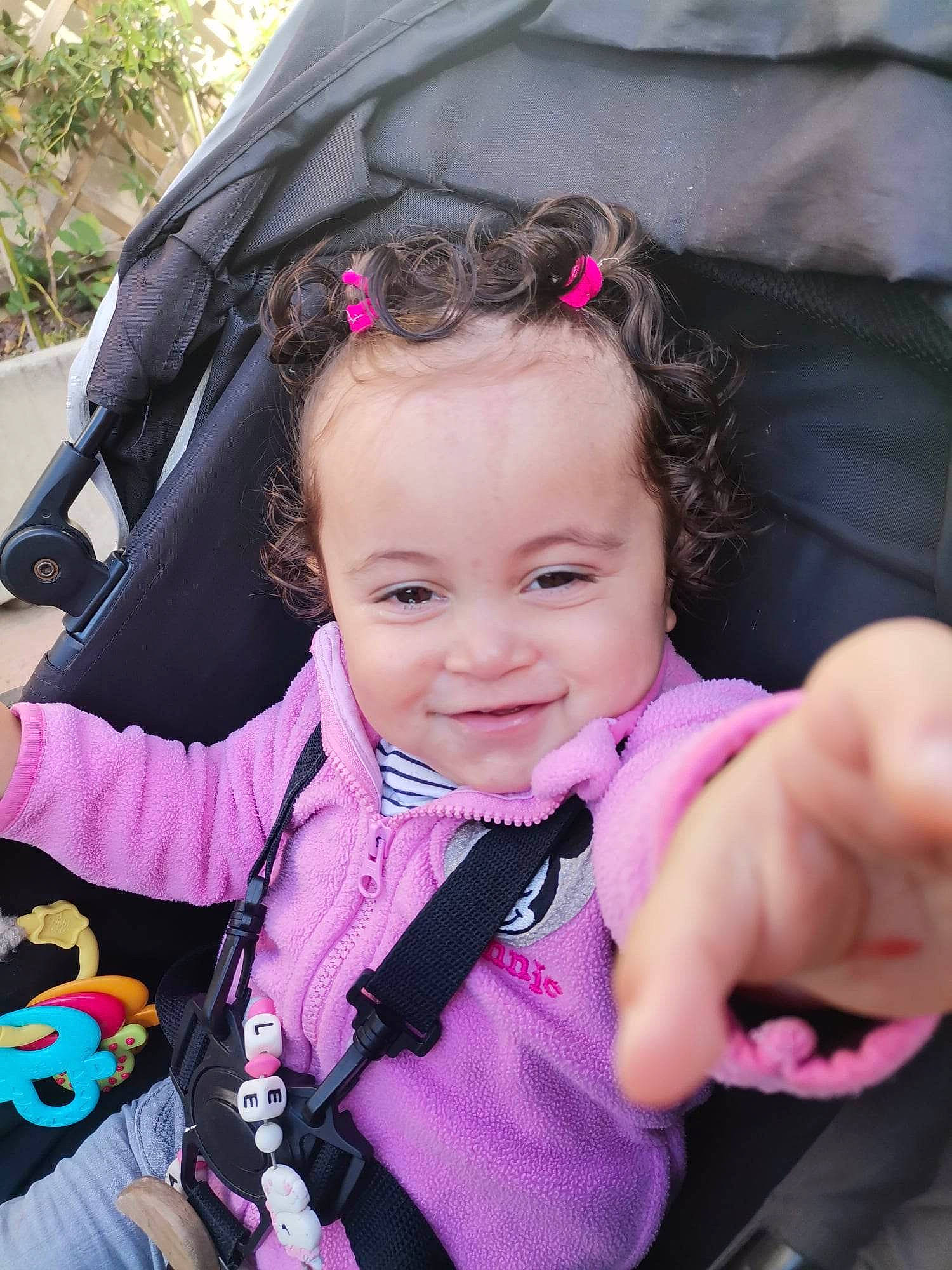 Louanaëlle a rejoint le concours — aidez-le/la à gagner de superbes lots ! baby_carriage, baby_products, child, costume, event, fashion_accessory, fun, happy, joy, leisure, magenta, mouth, person, personal_protective_equipment, pink, product, purple, recreation, skin, smile