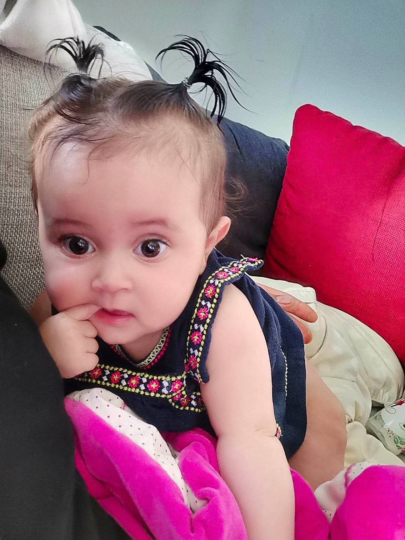 Louanaëlle participe au concours pour gagner de l'argent avec cette photo : arm, baby, baby_toddler_clothing, beauty, child, comfort, eye, eyelash, fashion_accessory, flash_photography, happy, human_leg, magenta, pattern, person, pink, sitting, skin, textile, thigh