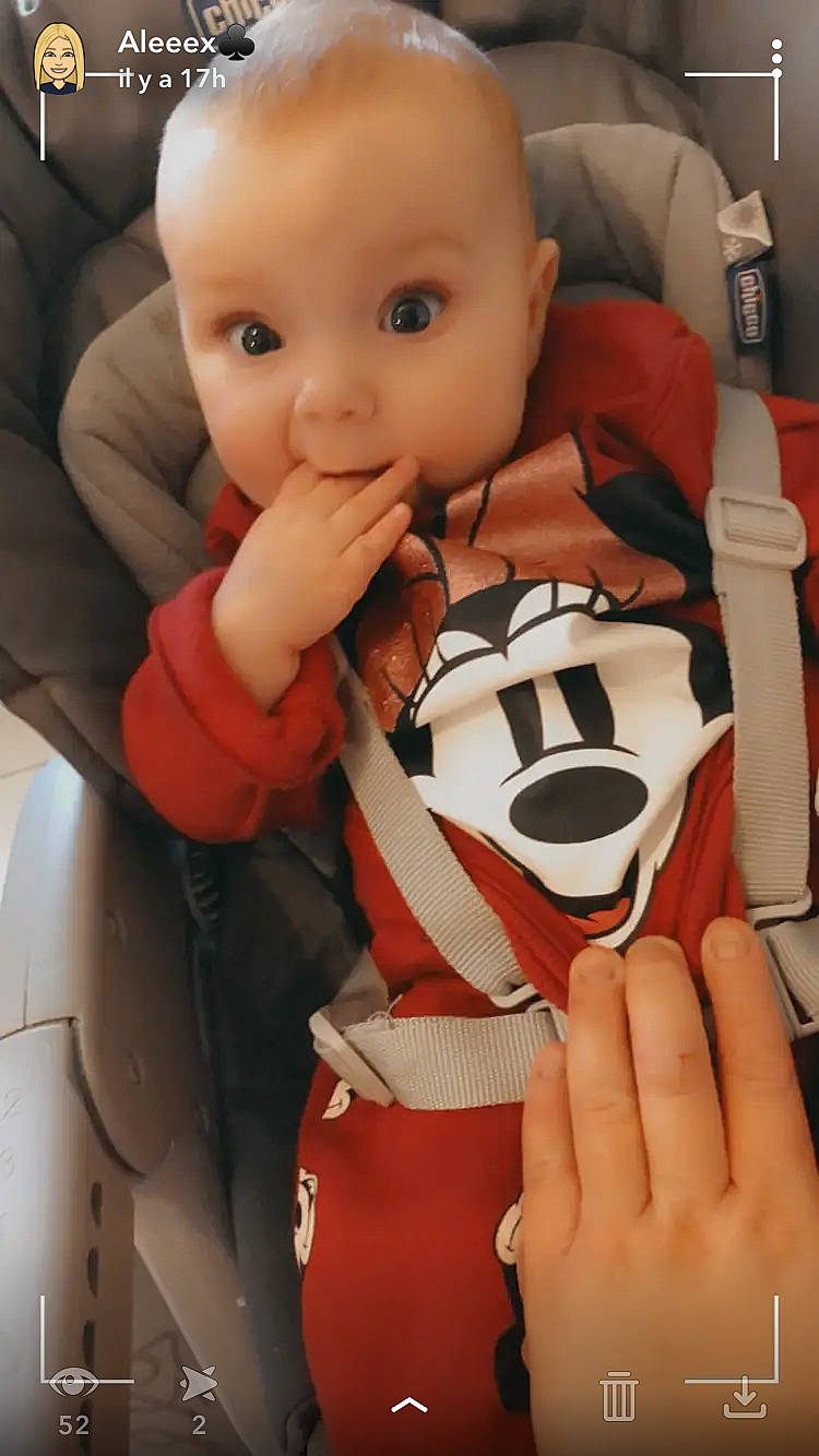 Elia a rejoint le concours — aidez-le/la à gagner de superbes lots ! baby, car_seat, cheek, child, person, surprise, toddler