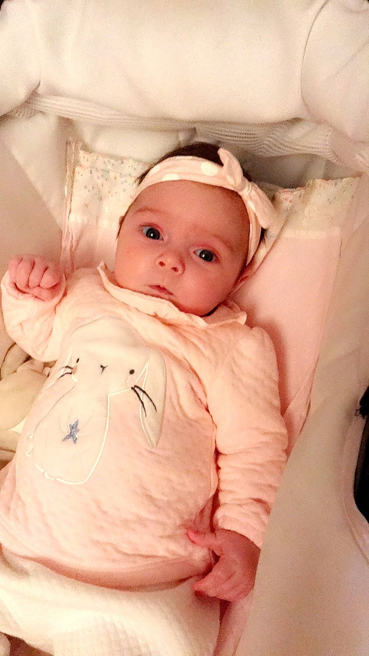 Jade participe au concours pour gagner de l'argent avec cette photo : baby, baby_products, cheek, child, eye, lip, nose, person, pink, product, skin, toddler