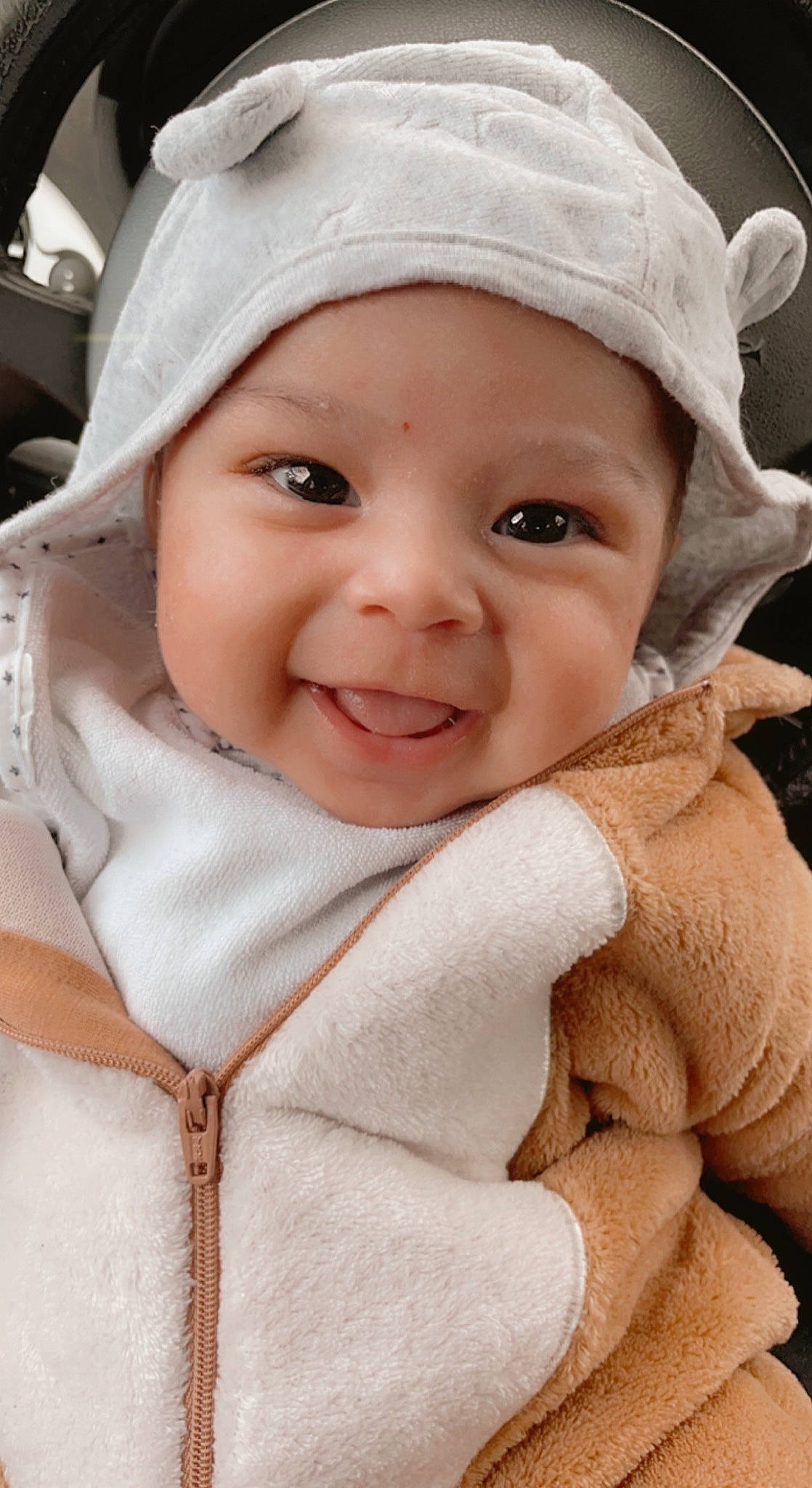 Shahyne participe au concours pour gagner de l'argent avec cette photo : baby, baby_toddler_clothing, cap, cheek, chin, face, gesture, happy, headgear, headwear, iris, joy, lip, outerwear, person, photograph, pink, product, skin, sleeve