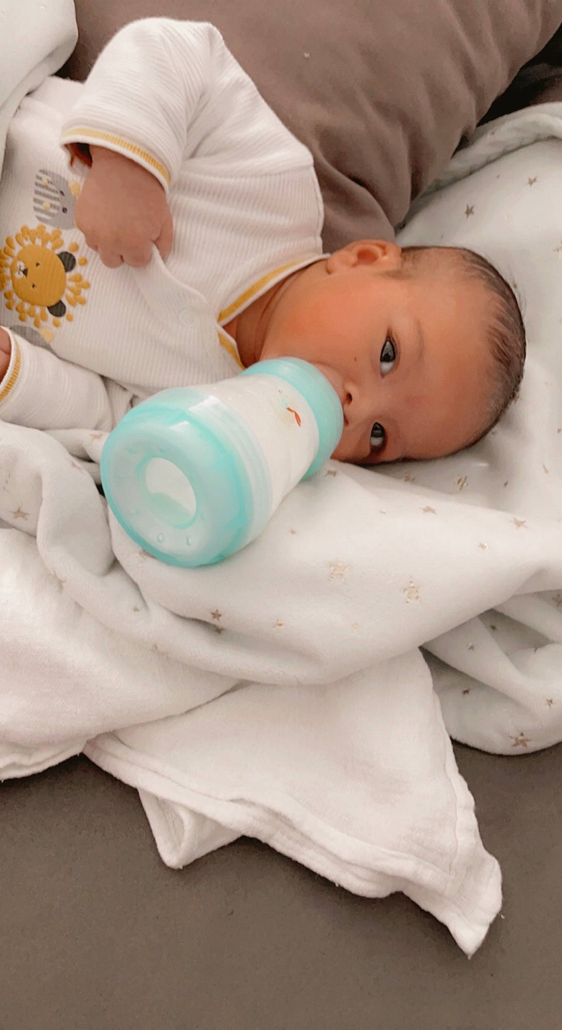 Shahyne a rejoint le concours — aidez-le/la à gagner de superbes lots ! baby, baby_products, baby_safety, baby_sleeping, baby_toddler_clothing, child, comfort, drinkware, eyelash, linens, milk, nail, person, plastic, product, serveware, service, skin, textile, toddler