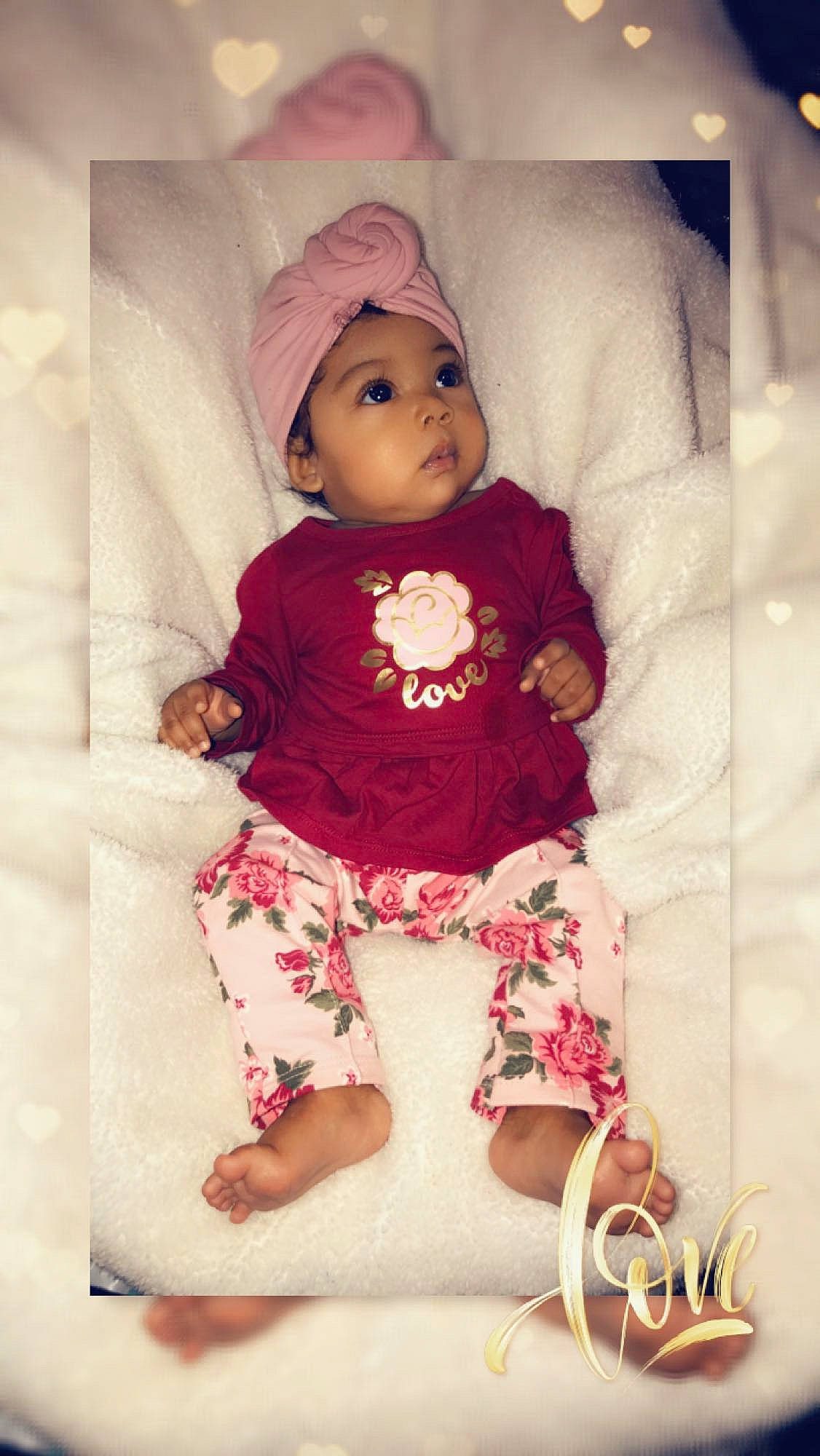 Omala is registered to the contest to win money with this photo: baby, baby_toddler_clothing, cheek, child, person, pink, toddler