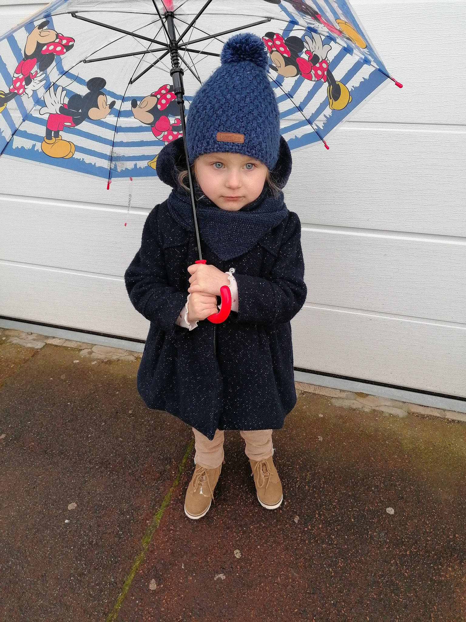 Elyne participe au concours pour gagner de l'argent avec cette photo : baby_toddler_clothing, beanie, cap, child, craft, fashion_accessory, fun, fur, headwear, jacket, knit_cap, pattern, person, recreation, sleeve, street_fashion, tire, toddler, tree, wheel