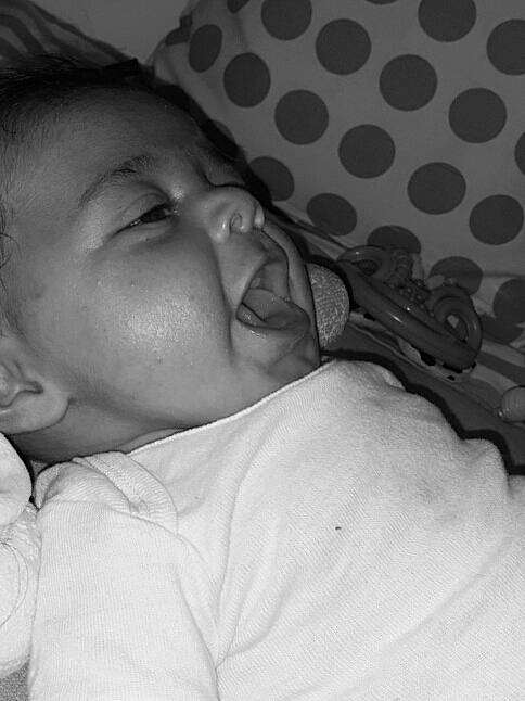 Helena participe au concours pour gagner de l'argent avec cette photo : black, black_and_white, cheek, comfort, ear, elbow, eyebrow, eyelash, finger, gesture, happy, jaw, lip, monochrome, mouth, neck, nose, person, smile, style