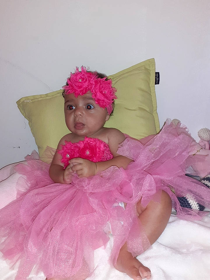 Helena a rejoint le concours — aidez-le/la à gagner de superbes lots ! baby_toddler_clothing, ballet_tutu, bridal_accessory, dress, embellishment, event, eye, fashion_design, hair_accessory, headband, headgear, headpiece, headwear, iris, magenta, mythical_creature, peach, person, pink, purple