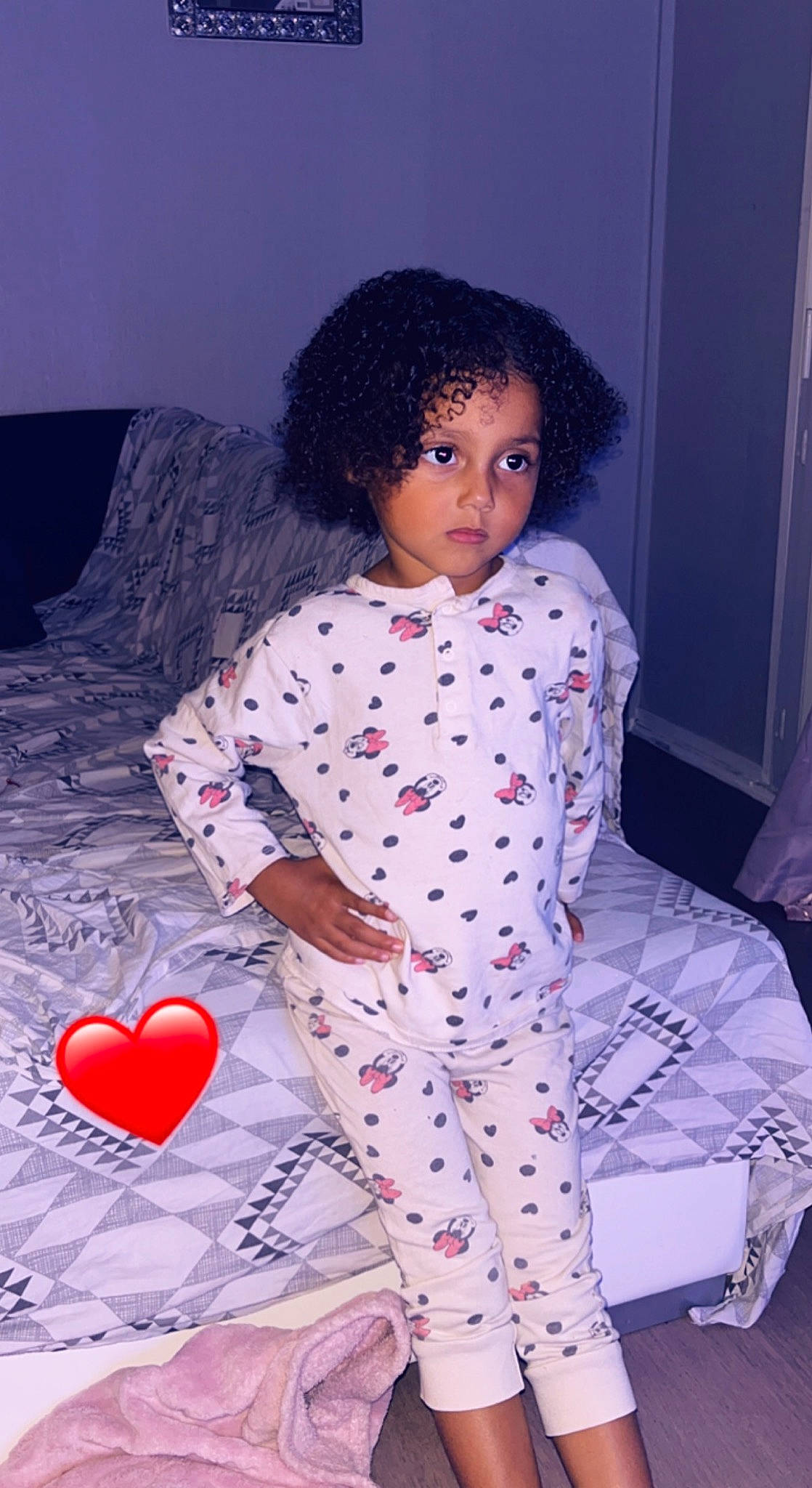 Marwa participe au concours pour gagner de l'argent avec cette photo : afro, beauty, doll, door, fashion, fashion_design, flooring, formal_wear, fun, jheri_curl, lip, pattern, person, pink, red, sleeve, textile, thigh, toy, waist