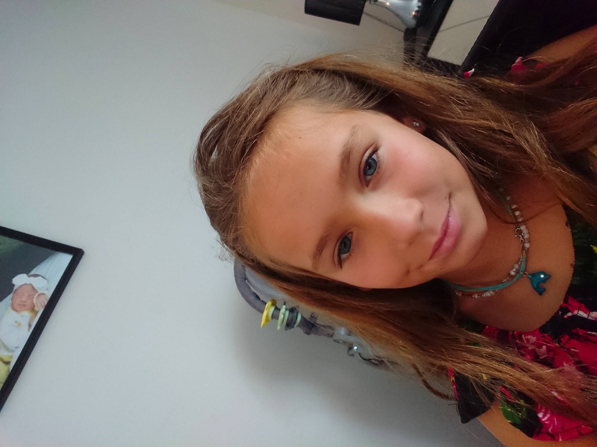 Pauline a rejoint le concours — aidez-le/la à gagner de superbes lots ! beauty, brown_hair, cheek, chin, eye, eyebrow, eyelash, face, forehead, hair, hair_coloring, hairstyle, head, joy, lip, long_hair, mouth, neck, nose, person