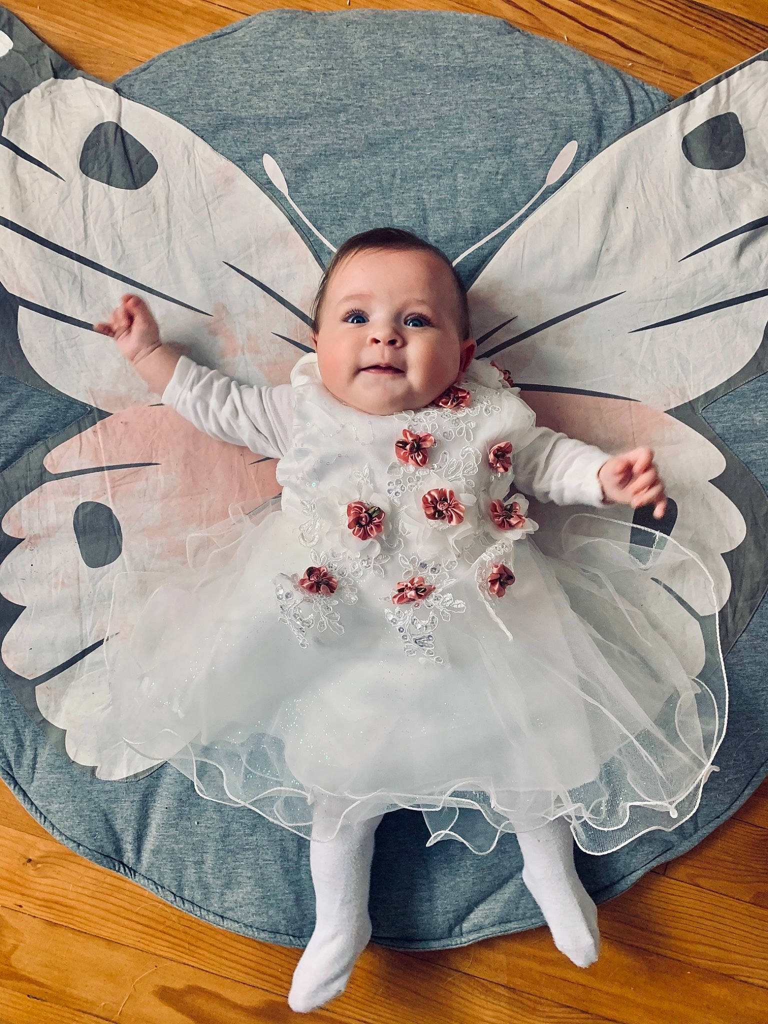 Elya participe au concours pour gagner de l'argent avec cette photo : angel, art, baby, baby_toddler_clothing, child, comfort, eye, fashion_accessory, gesture, happy, head, human_body, pattern, person, pink, product, room, sitting, skin, textile