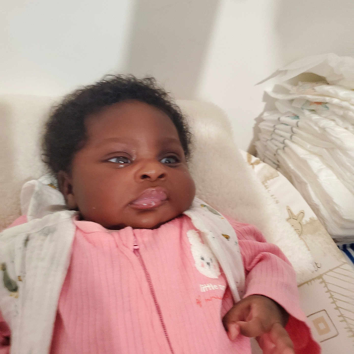Marie-Elyana participe au concours pour gagner de l'argent avec cette photo : baby, blanket, child, closeup, cozy, cute, diapers, expression, face, hand, indoor, infant, newborn, person, pink_clothing, portrait, resting, sleepwear, soft_texture, young_child