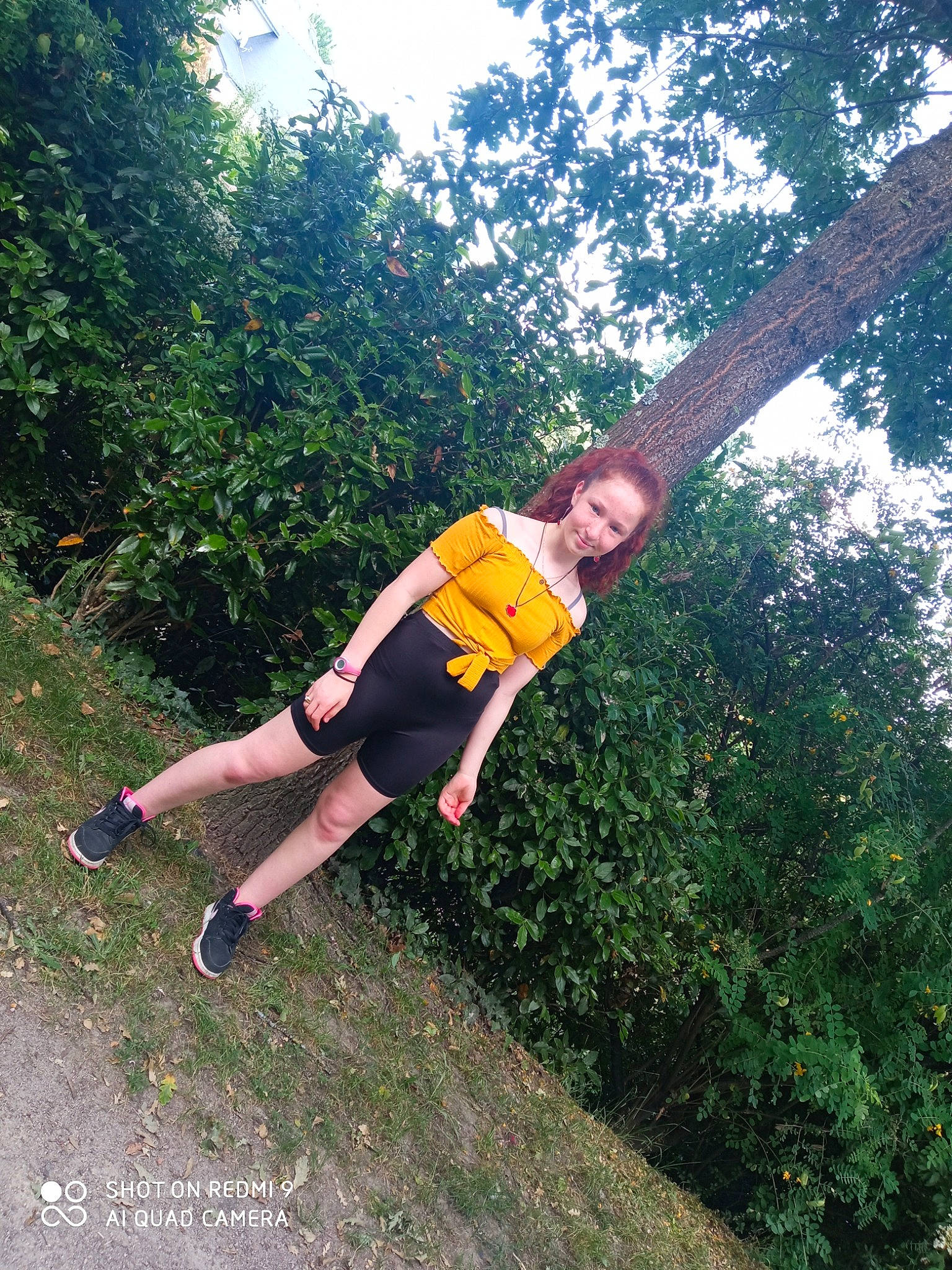 Shauna a rejoint le concours — aidez-le/la à gagner de superbes lots ! balance, elbow, electric_blue, exercise, fun, grass, happy, human_leg, joy, knee, leisure, people_in_nature, person, physical_fitness, plant, recreation, shorts, sky, sports, sportswear