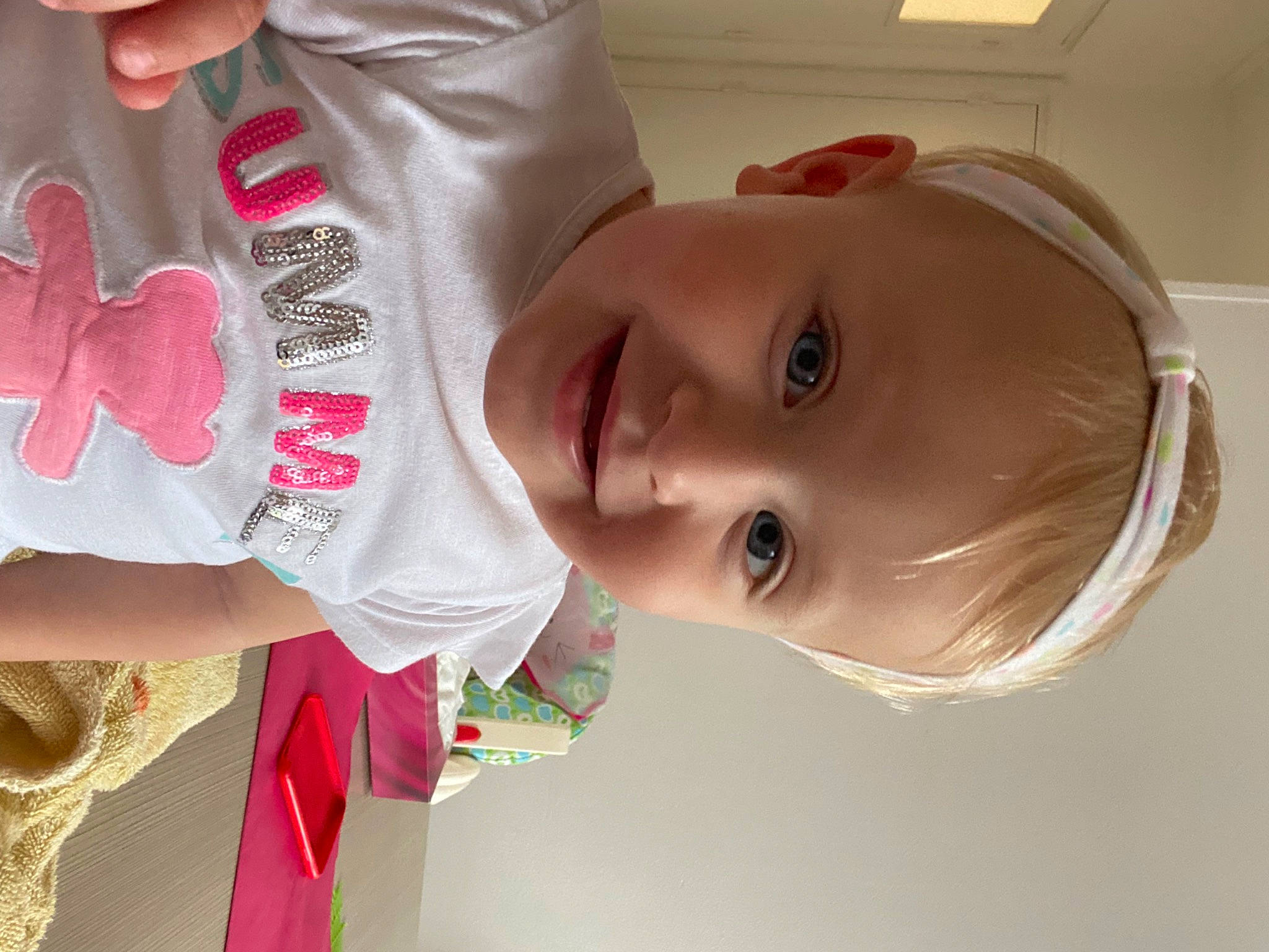 Thaÿs a rejoint le concours — aidez-le/la à gagner de superbes lots ! cheek, chin, dress, eyelash, face, facial_expression, happy, hat, human, human_body, joy, lip, mouth, neck, nose, person, pink, product, skin, sleeve