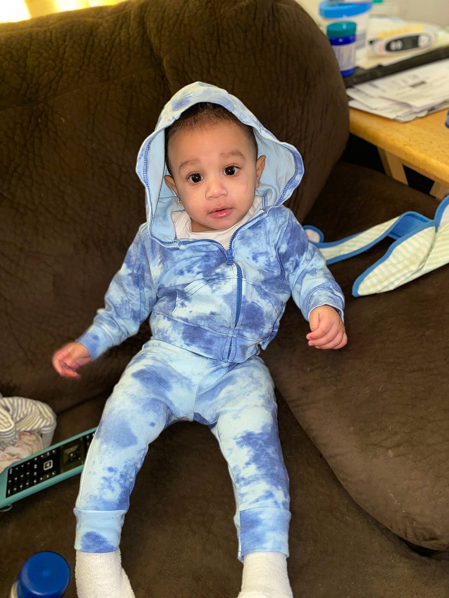 Mochean is registered to the contest to win money with this photo: baby, baby_toddler_clothing, blue, cheek, comfort, cool, couch, electric_blue, fun, hairstyle, happy, head, person, pillow, purple, sitting, sleeve, smile, t_shirt, textile