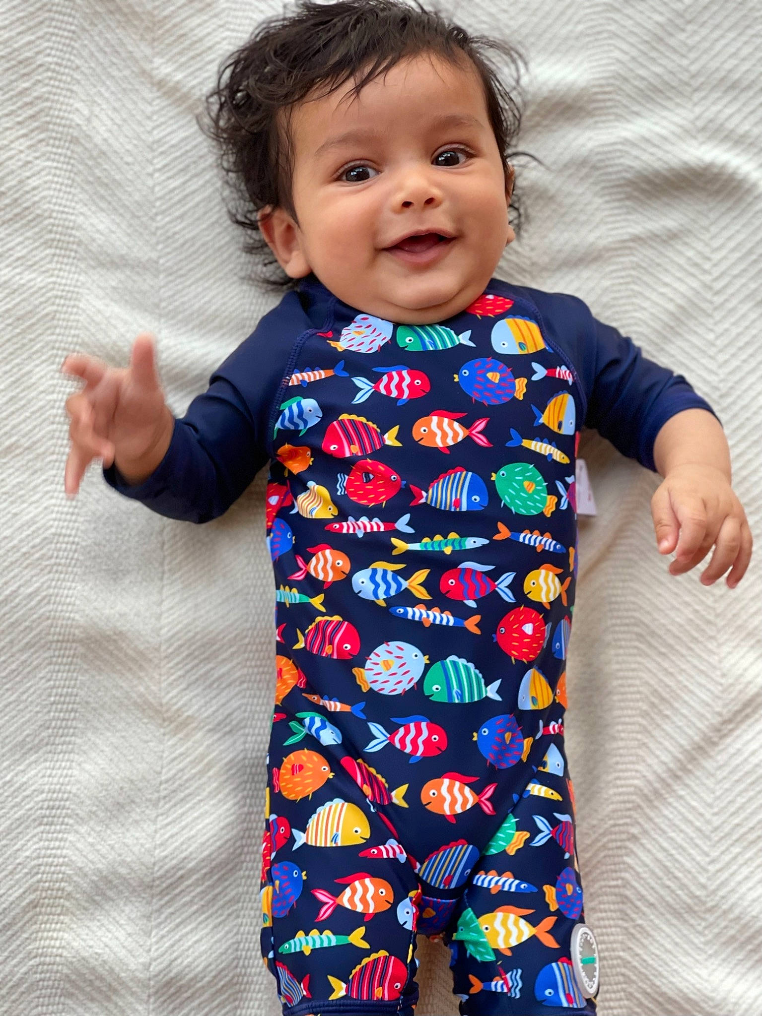 Yug is registered to the contest to win money with this photo: arm, azure, baby_toddler_clothing, clothing, face, facial_expression, gesture, hairstyle, head, neck, outerwear, person, product, shoulder, skin, sleeve, smile, standing, t_shirt, textile