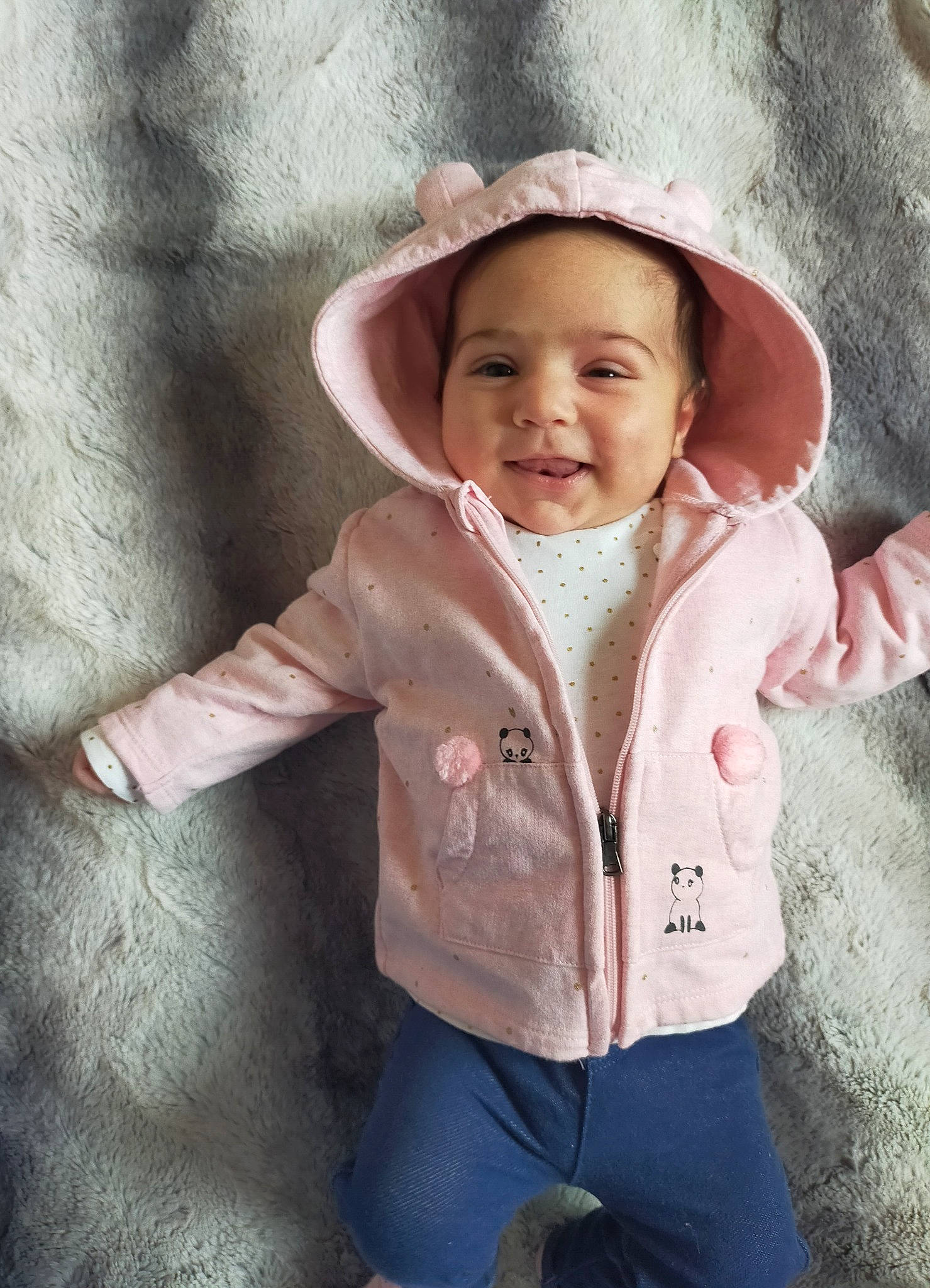 Lee participe au concours pour gagner de l'argent avec cette photo : cap, chin, eye, face, facial_expression, flash_photography, gesture, happy, hat, head, human, iris, joy, lip, neck, nose, person, skin, sleeve, smile