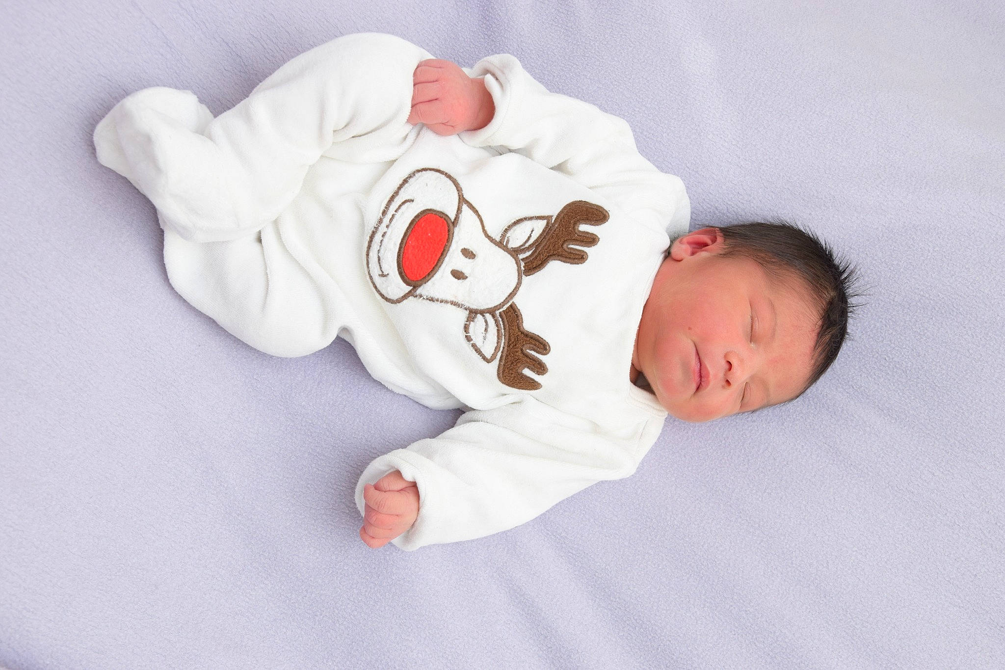Elena a rejoint le concours — aidez-le/la à gagner de superbes lots ! baby, baby_sleeping, baby_toddler_clothing, bedtime, cheek, child, nap, person, product, sleep, toddler, white