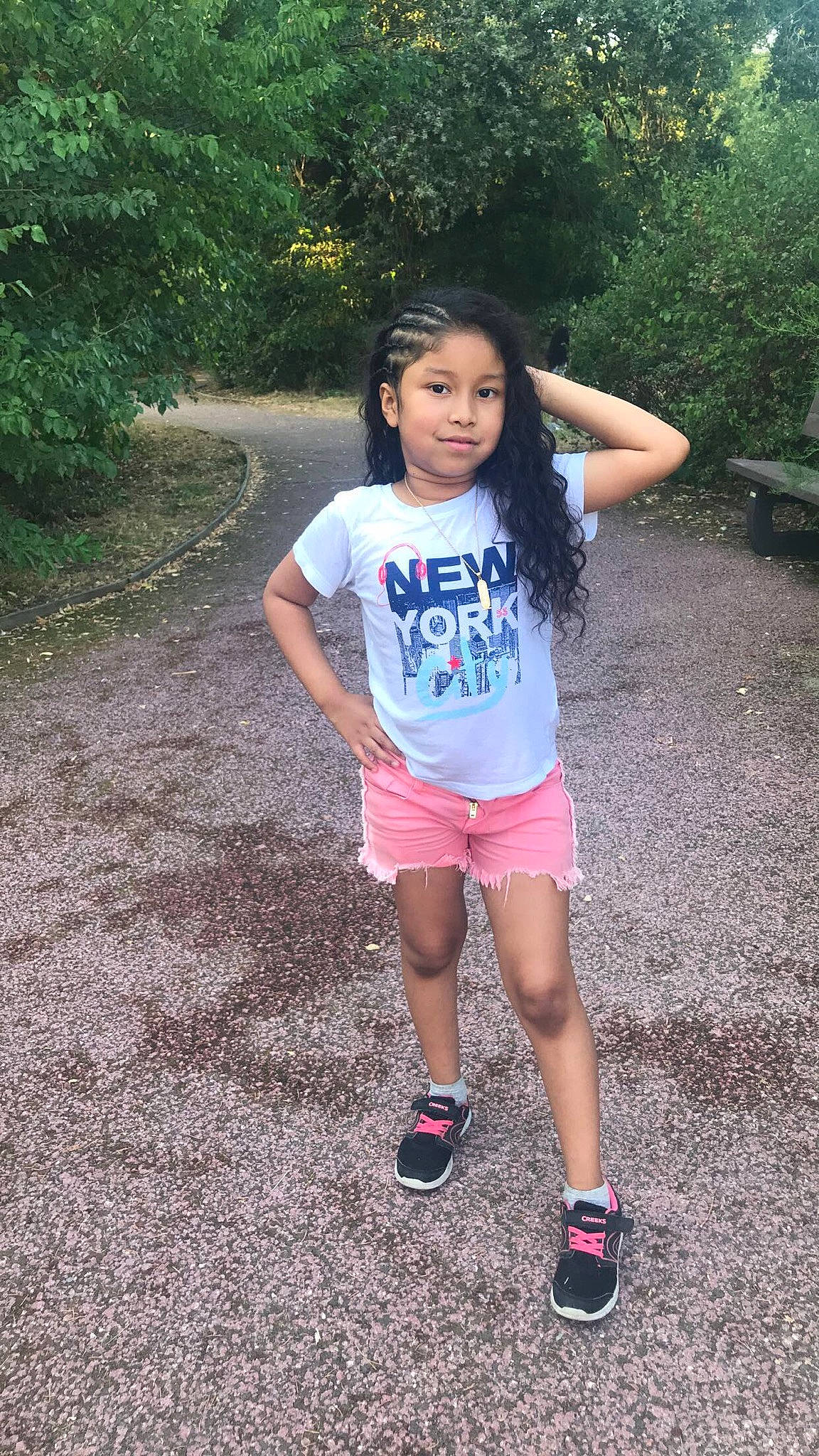 Mélanie participe au concours pour gagner de l'argent avec cette photo : child, footwear, fun, happy, joy, leisure, person, photography, pink, play, recreation, shoe, shorts, skin, smile, snapshot, style, summer, t_shirt, toddler