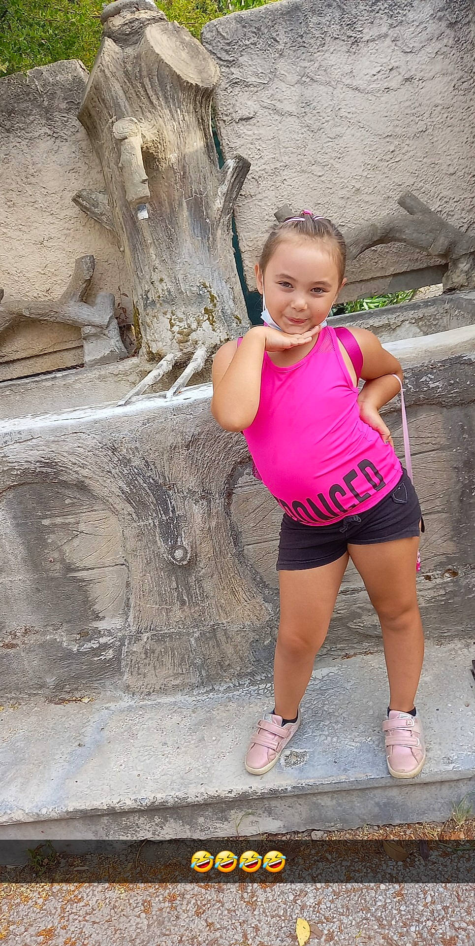 Melyna participe au concours pour gagner de l'argent avec cette photo : chin, eye, face, flash_photography, fun, happy, human_leg, joy, knee, leg, leisure, magenta, person, recreation, sitting, skin, street_fashion, t_shirt, thigh, toddler