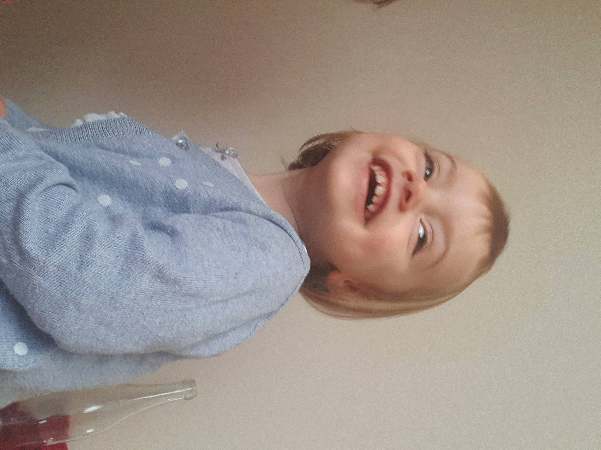 Marion a rejoint le concours — aidez-le/la à gagner de superbes lots ! baby, baby_laughing, baby_products, baby_toddler_clothing, cheek, comfort, ear, eyebrow, eyelash, happy, iris, jaw, joy, lip, mouth, neck, nose, person, skin, sleeve