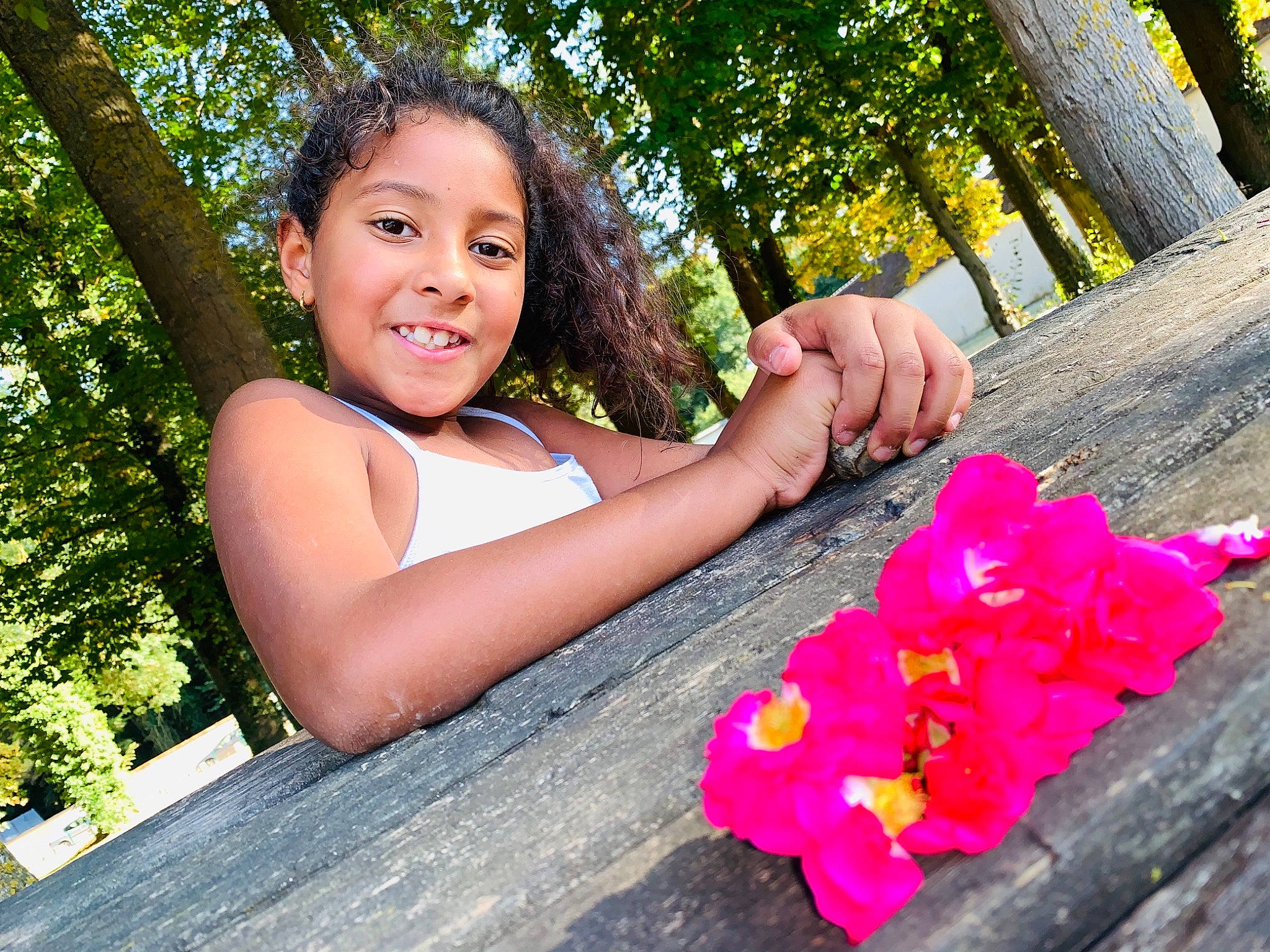 Serena participe au concours pour gagner de l'argent avec cette photo : beauty, botany, child, finger, flower, fun, happy, joy, leaf, leisure, people_in_nature, person, petal, photography, pink, plant, smile, spring, summer, toddler