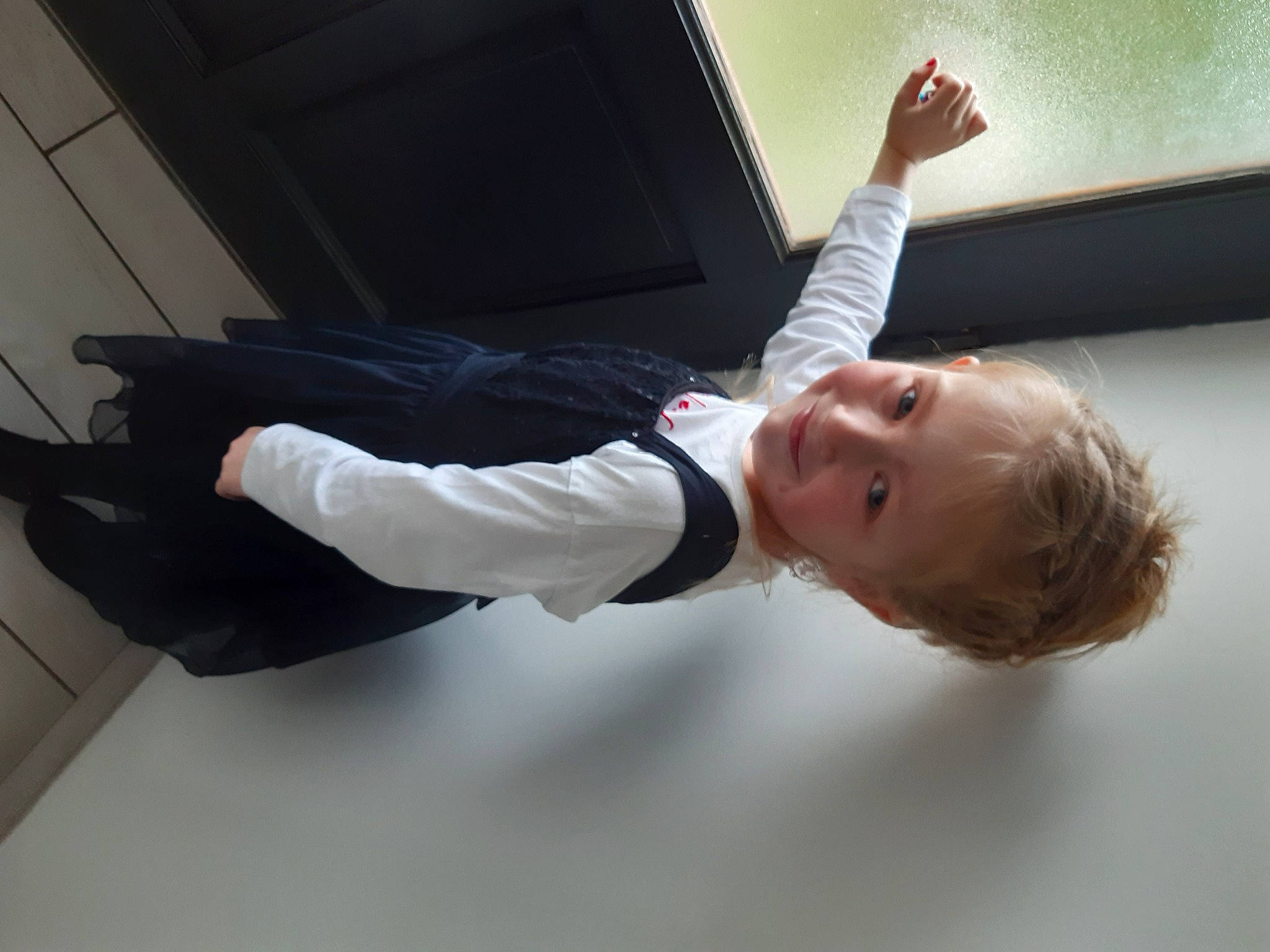 Emma a rejoint le concours — aidez-le/la à gagner de superbes lots ! arm, baby, child, elbow, floor, flooring, joy, leg, person, photography, toddler