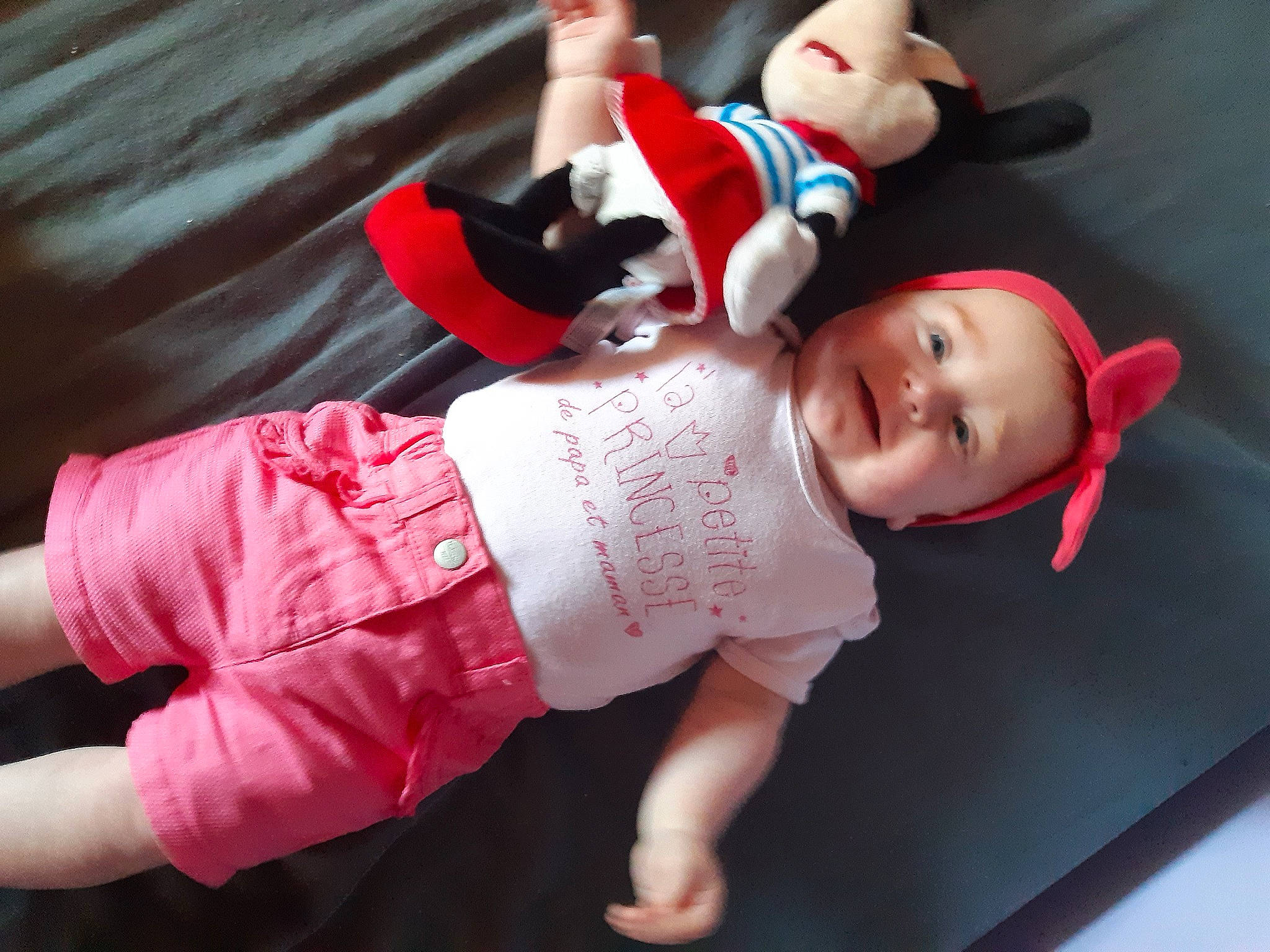 Chloé a rejoint le concours — aidez-le/la à gagner de superbes lots ! arm, baby, child, hand, happy, joint, leg, person, pink, smile, toddler