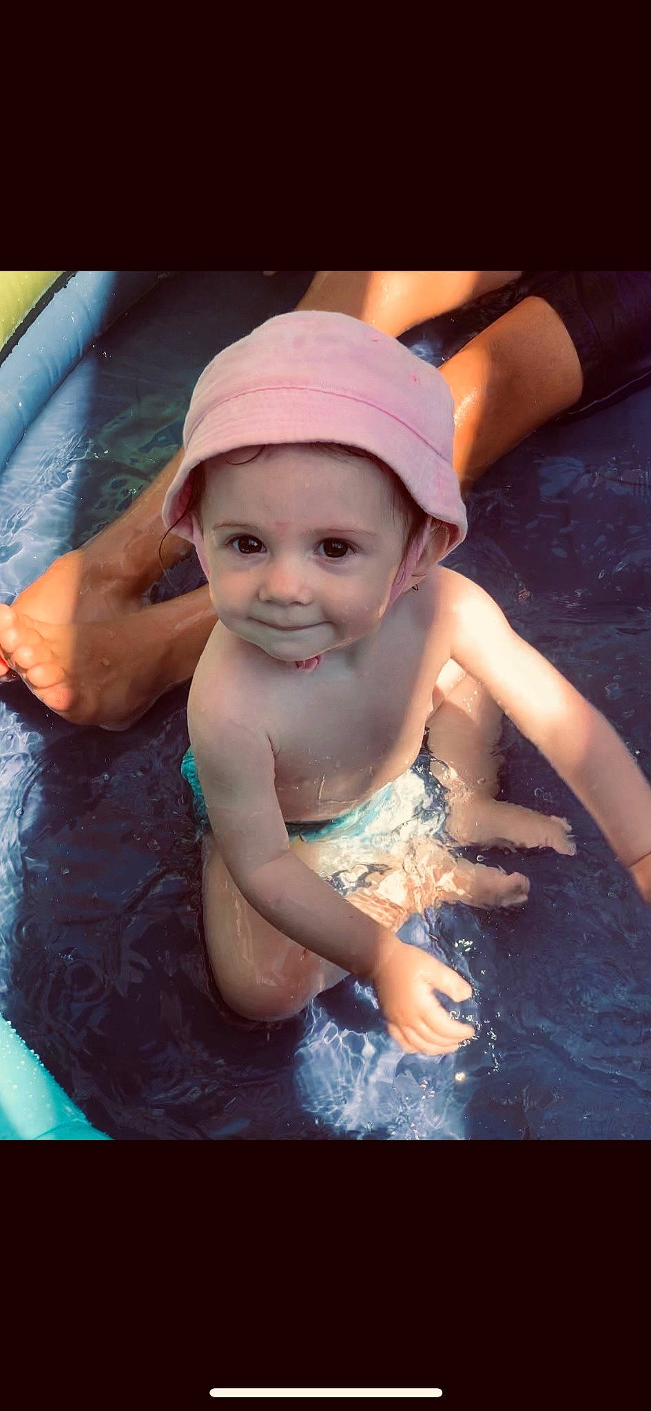 élyanna a rejoint le concours — aidez-le/la à gagner de superbes lots ! bathing, cap, chest, cool, flash_photography, fun, happy, hat, headgear, headwear, joy, leisure, muscle, person, personal_protective_equipment, product, recreation, smile, sun_hat, swimming_pool