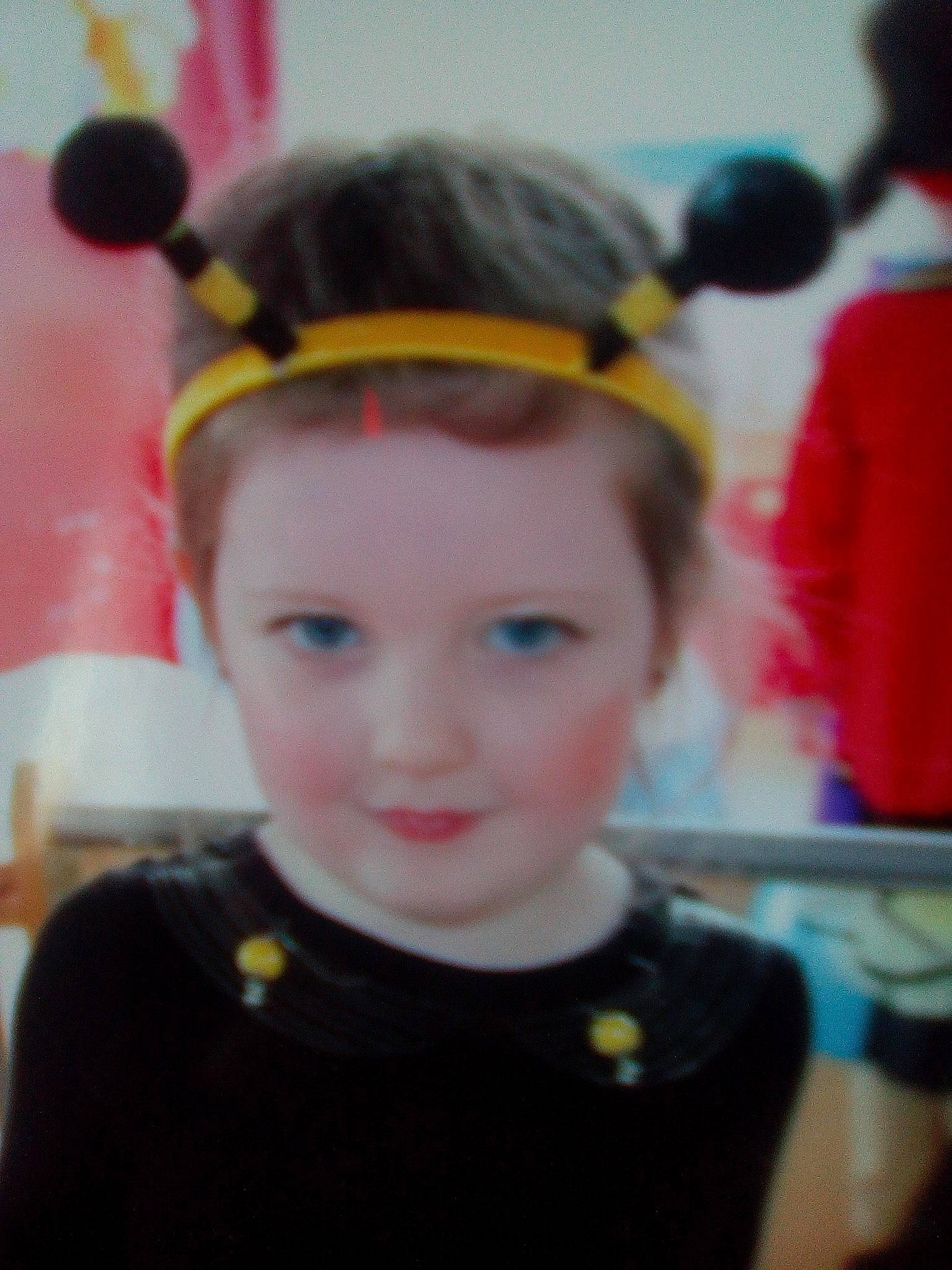 Chloé a rejoint le concours — aidez-le/la à gagner de superbes lots ! child, ear, eyebrow, fashion_accessory, forehead, girl, hair, hair_accessory, hairstyle, headband, headgear, headpiece, person, product