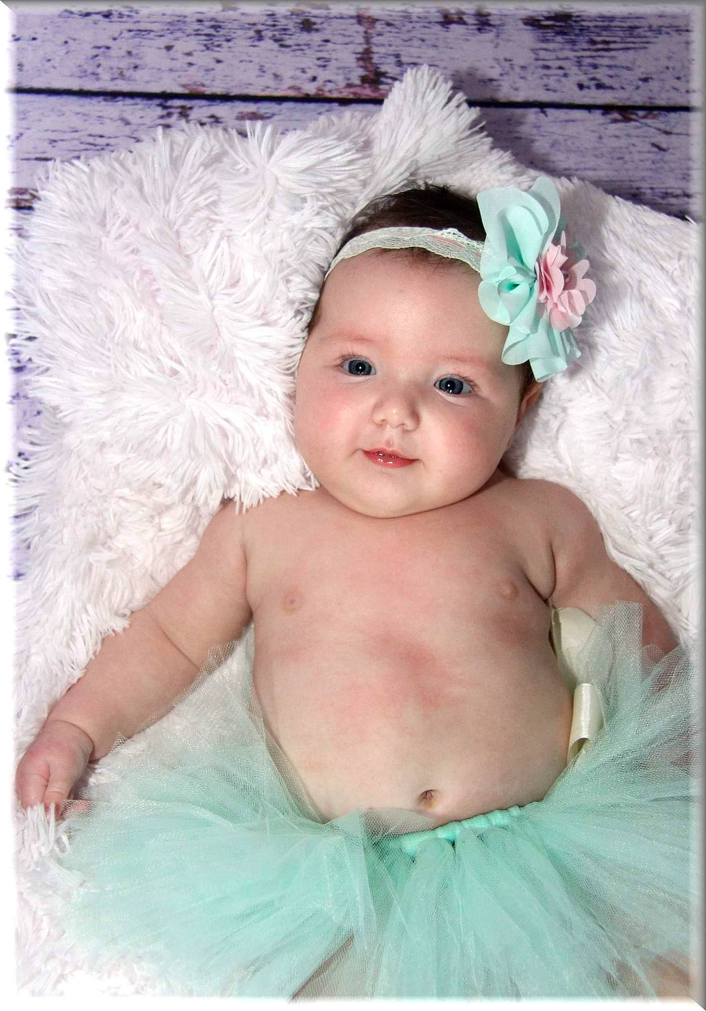 Sarah a rejoint le concours — aidez-le/la à gagner de superbes lots ! aqua, baby, baby_toddler_clothing, child, event, fashion_accessory, flash_photography, hair_accessory, hairstyle, happy, headband, headgear, headpiece, headwear, jewellery, person, pink, skin, smile, stock_photography