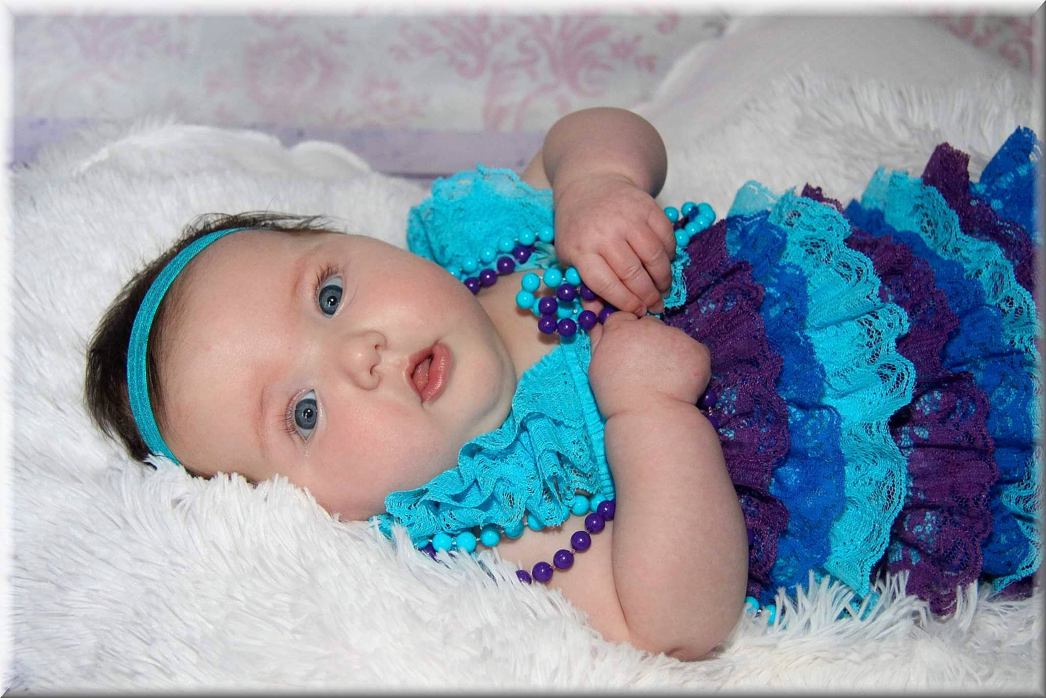 Sarah participe au concours pour gagner de l'argent avec cette photo : aqua, azure, baby, baby_sleeping, baby_toddler_clothing, cap, comfort, electric_blue, fashion_accessory, happy, headgear, linens, pattern, person, pink, product, purple, sleeve, textile, toddler