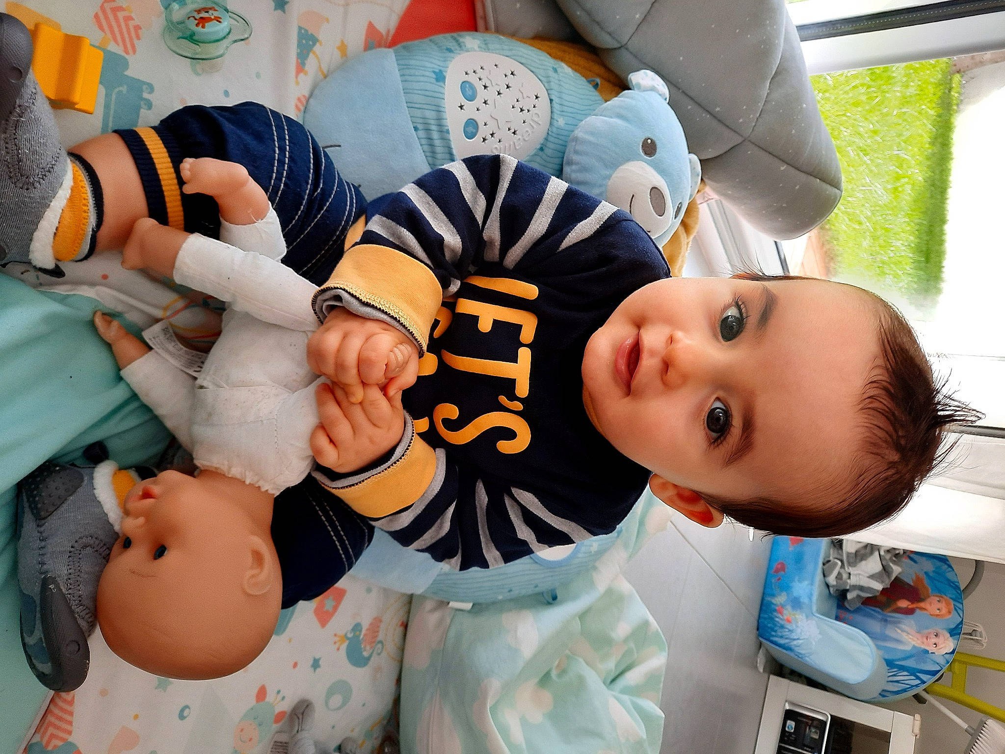 Loucas a rejoint le concours — aidez-le/la à gagner de superbes lots ! baby, child, person, room