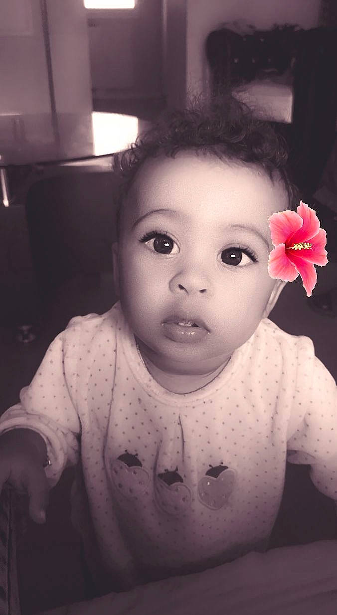 Inèss participe au concours pour gagner de l'argent avec cette photo : baby, beauty, black_and_white, cheek, child, chin, eye, eyebrow, face, forehead, fun, head, iris, lip, nose, person, photograph, photography, skin, snapshot