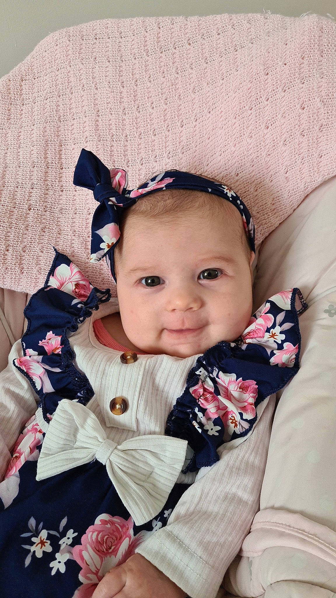 Aya participe au concours pour gagner de l'argent avec cette photo : baby, baby_toddler_clothing, cheek, child, costume_hat, eye, eyelash, face, fashion_accessory, hair, happy, head, headband, headgear, outerwear, person, pink, skin, sleeve, smile