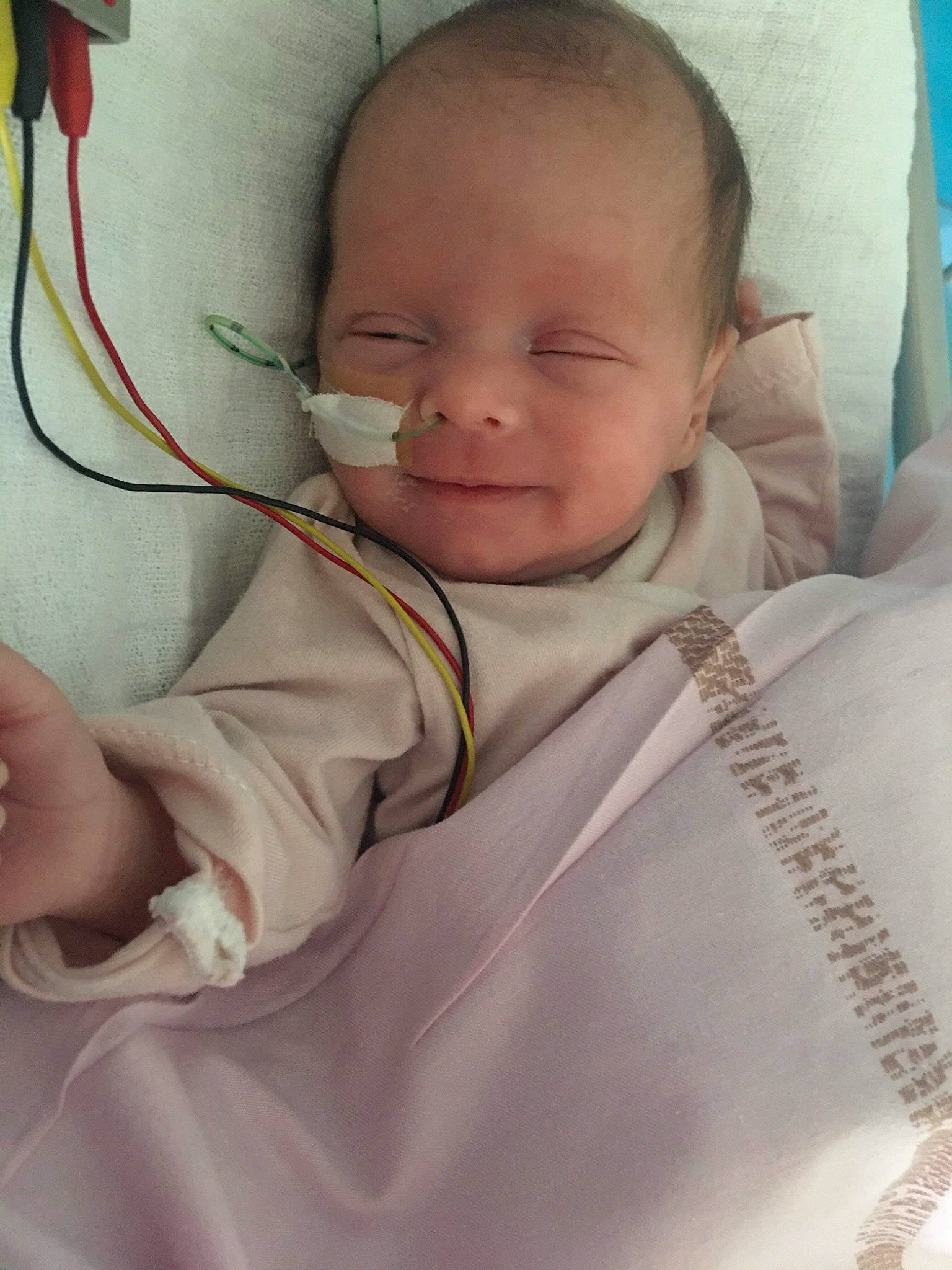 Kassandra a rejoint le concours — aidez-le/la à gagner de superbes lots ! baby, baby_sleeping, baby_toddler_clothing, cheek, chin, comfort, eye, eyebrow, happy, iris, linens, neck, nose, person, product, skin, sleeve, smile, textile, thumb