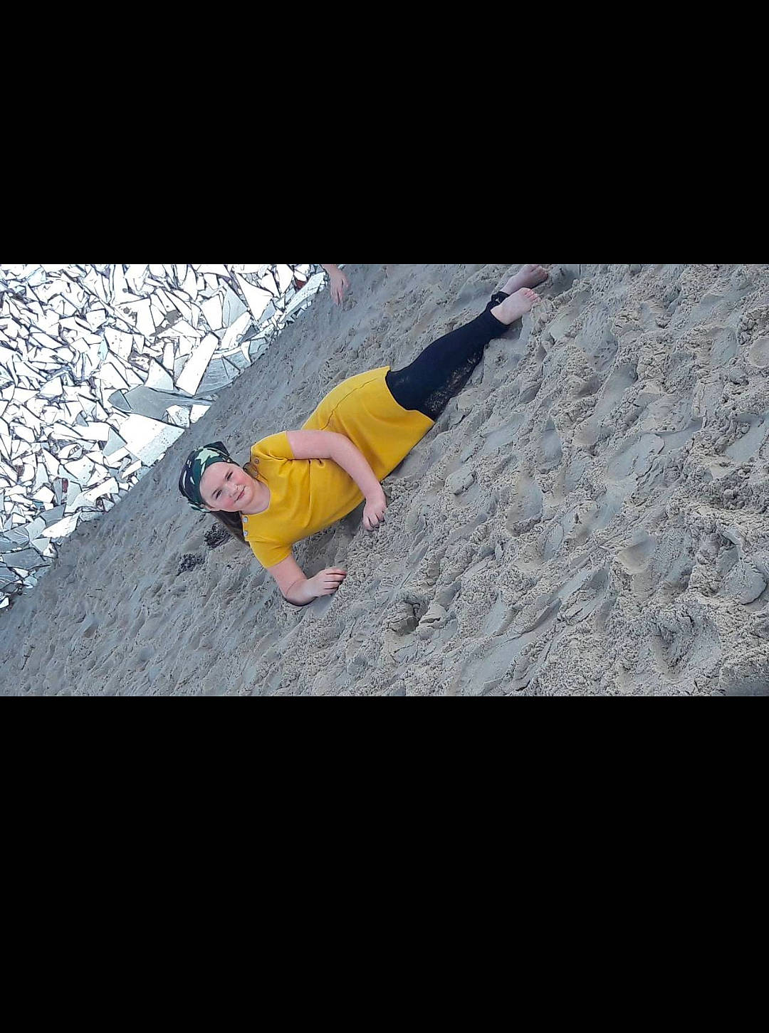 Shaya a rejoint le concours — aidez-le/la à gagner de superbes lots ! arm, human_leg, joint, joy, leg, person, physical_fitness, sky, square, yellow