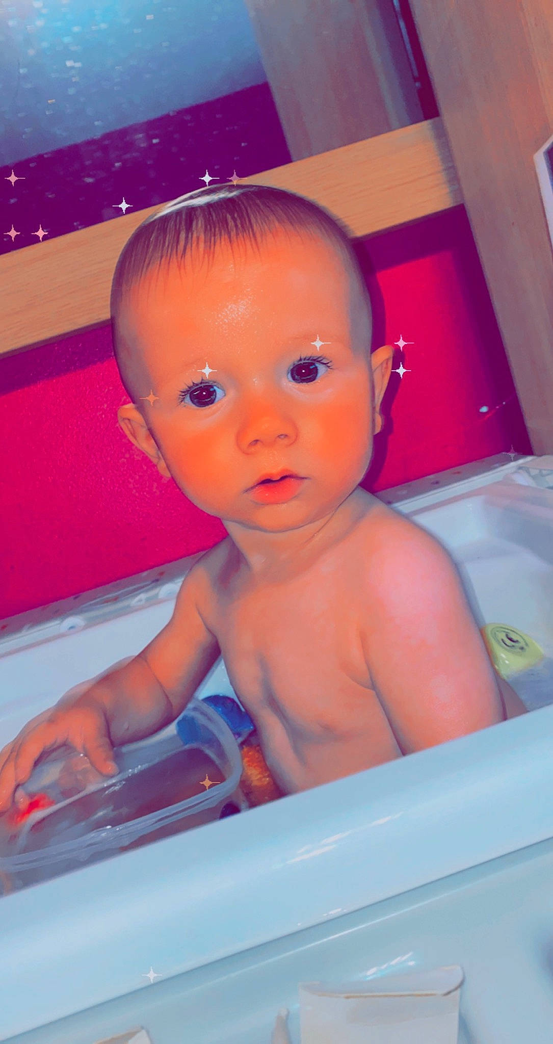 Alessandro a rejoint le concours — aidez-le/la à gagner de superbes lots ! baby, baby_bathing, bathing, bathtub, beauty, cheek, chest, child, electric_blue, eyelash, fun, human_body, iris, lip, nose, person, pink, product, skin, toddler