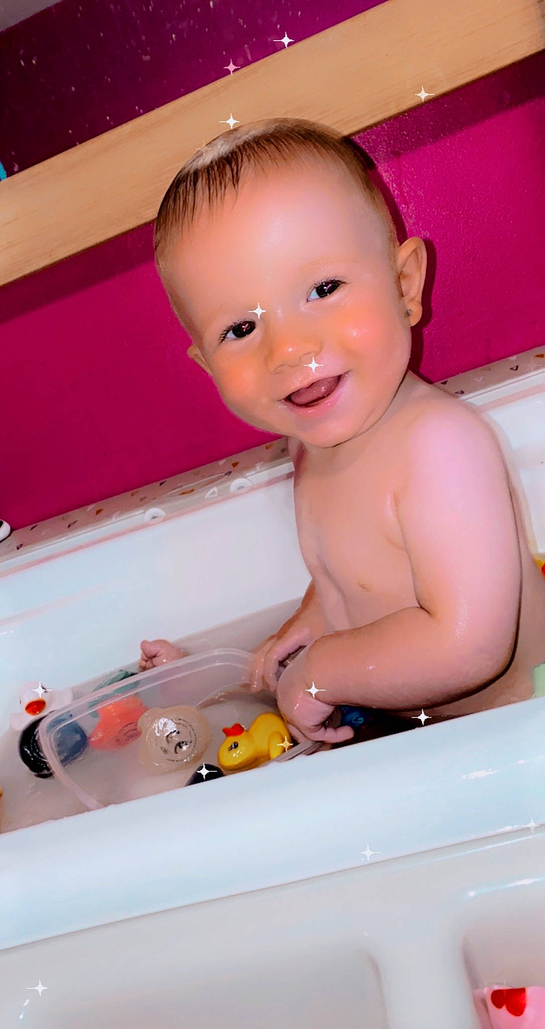 Alessandro a rejoint le concours — aidez-le/la à gagner de superbes lots ! baby, baby_playing_with_toys, cheek, chin, eye, eyebrow, face, finger, fluid, hair, head, iris, joy, mouth, muscle, nose, organ, person, pink, skin